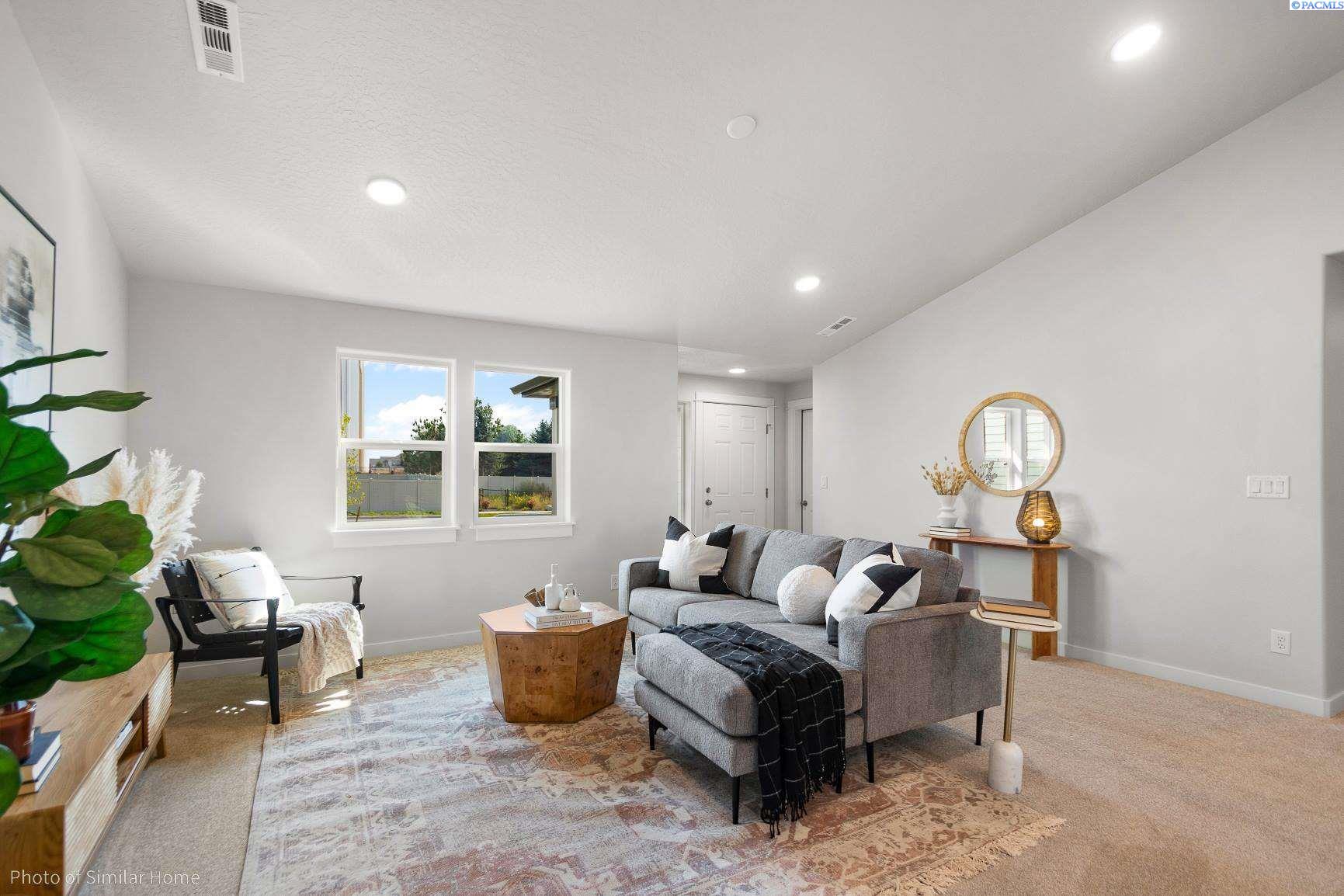 Photo 2 of Single family home for sale at 108 Blantons Lp, Grandview, WA 98930 | MLS# PAC296797 | Listing updated on 2026-09-28