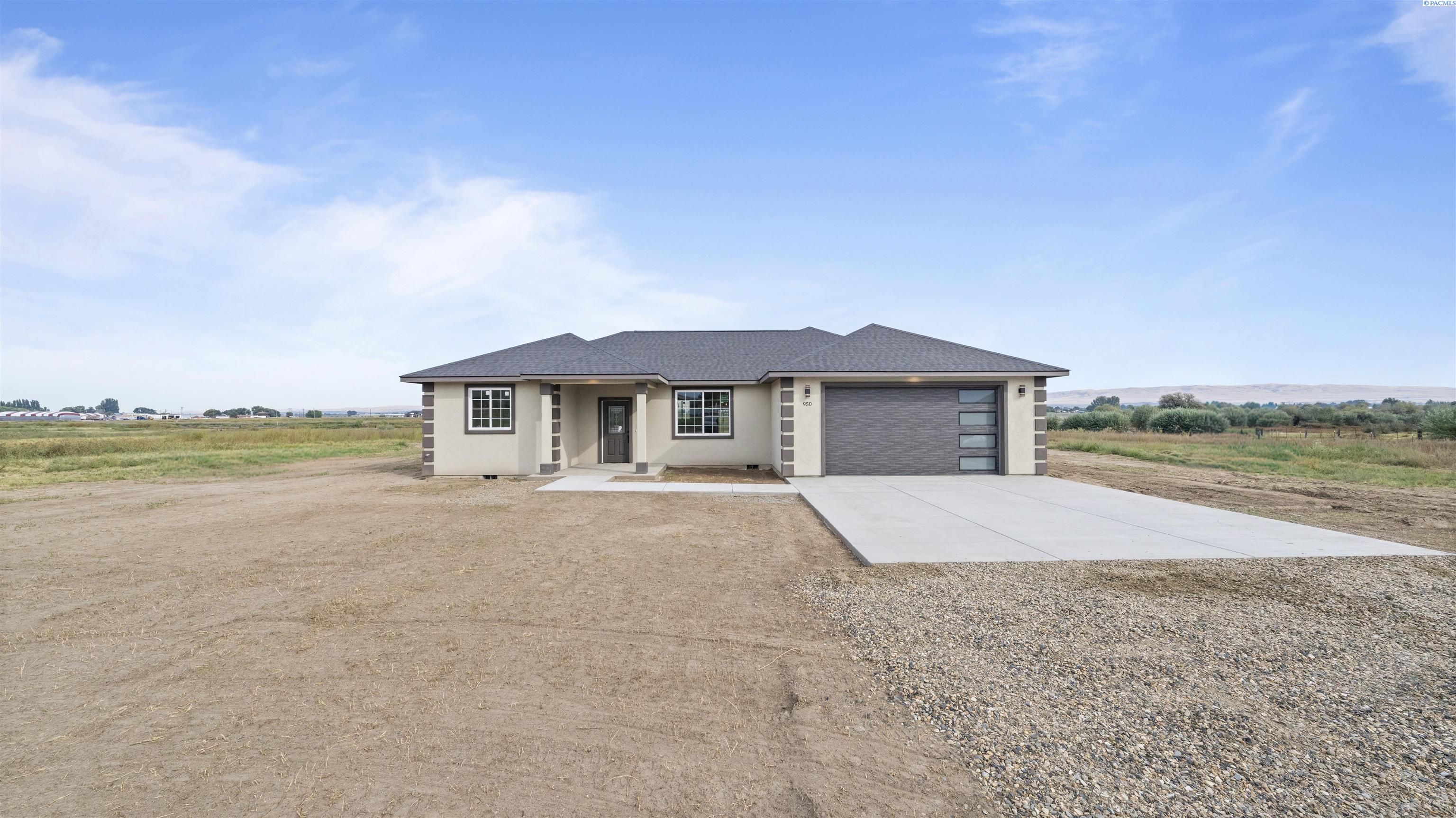 Photo 2 of Single family home for sale at 950 S Lester Rd, Outlook, WA 98938 | MLS# PAC296807 | Listing updated on 2026-10-03