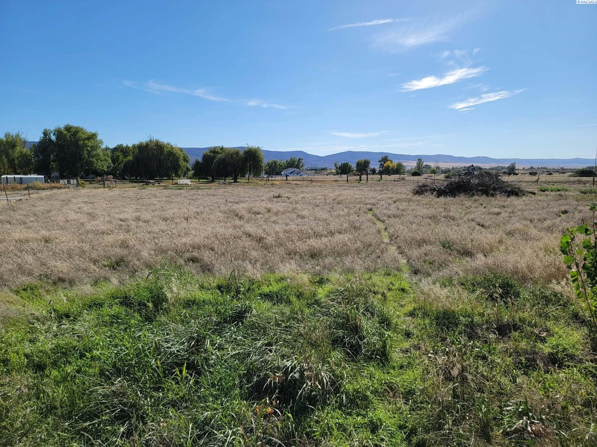 Photo 3 of Manufactured home for sale at 164908 W Old Inland Empire Hwy, Prosser, WA 99350 | MLS# PAC296808 | Listing updated on 2026-10-01