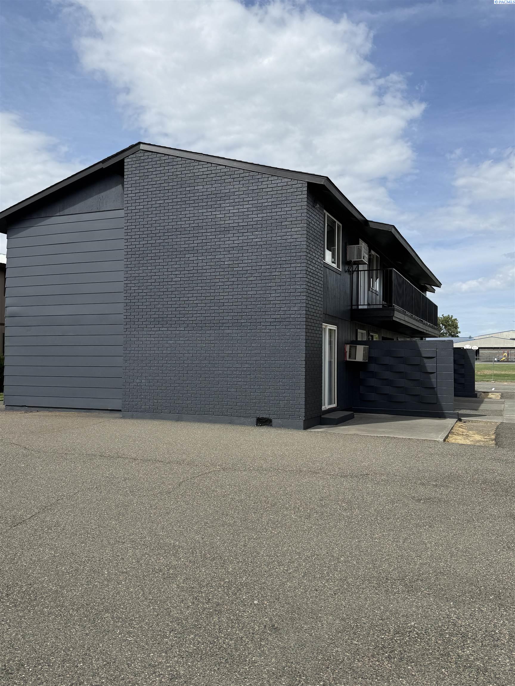 Photo 3 of House for sale at 2029 W Pearl St, Pasco, WA 99301 | MLS# PAC296813 | Listing updated on 2026-09-30