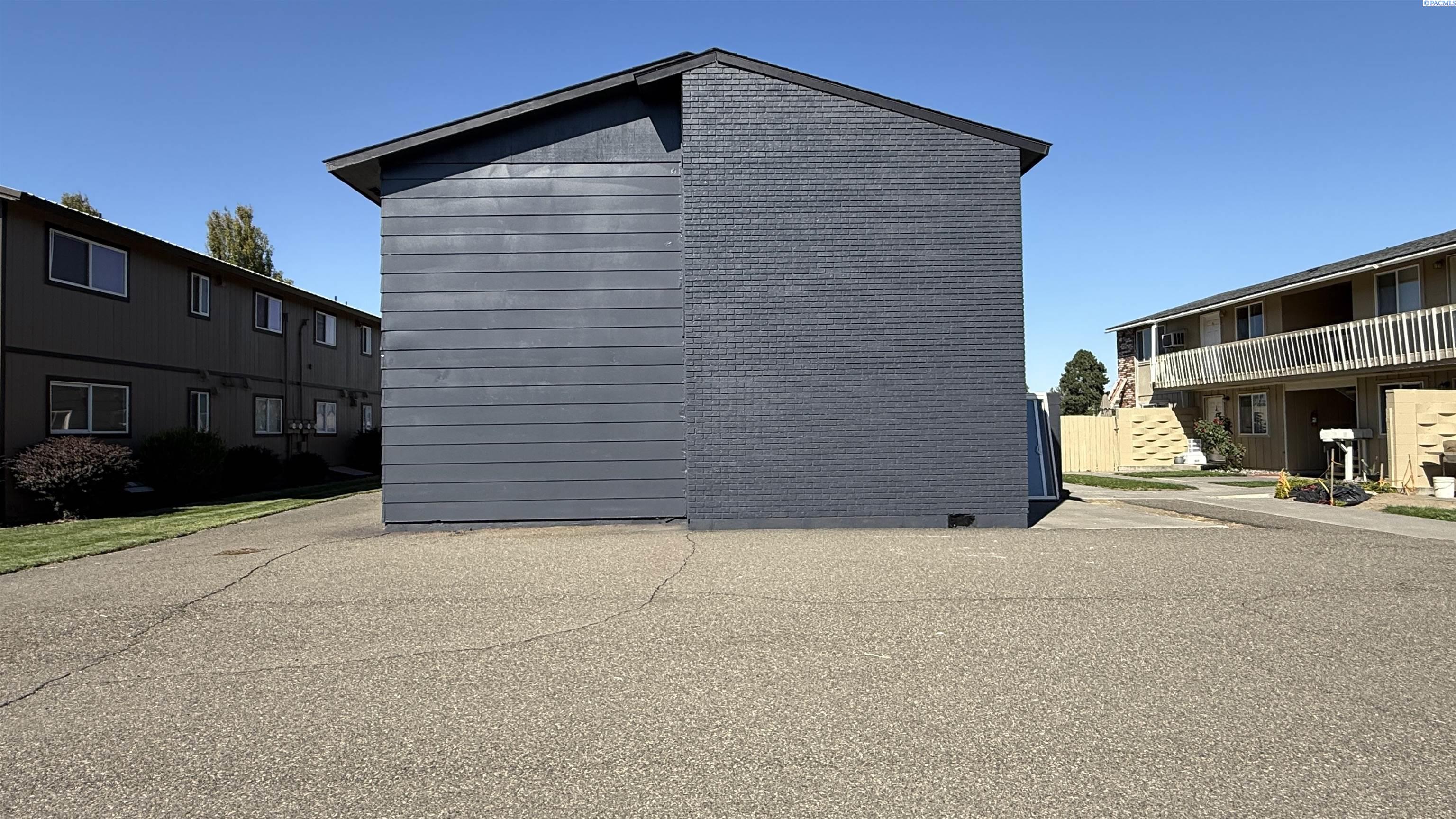 Photo 4 of House for sale at 2029 W Pearl St, Pasco, WA 99301 | MLS# PAC296813 | Listing updated on 2026-09-30