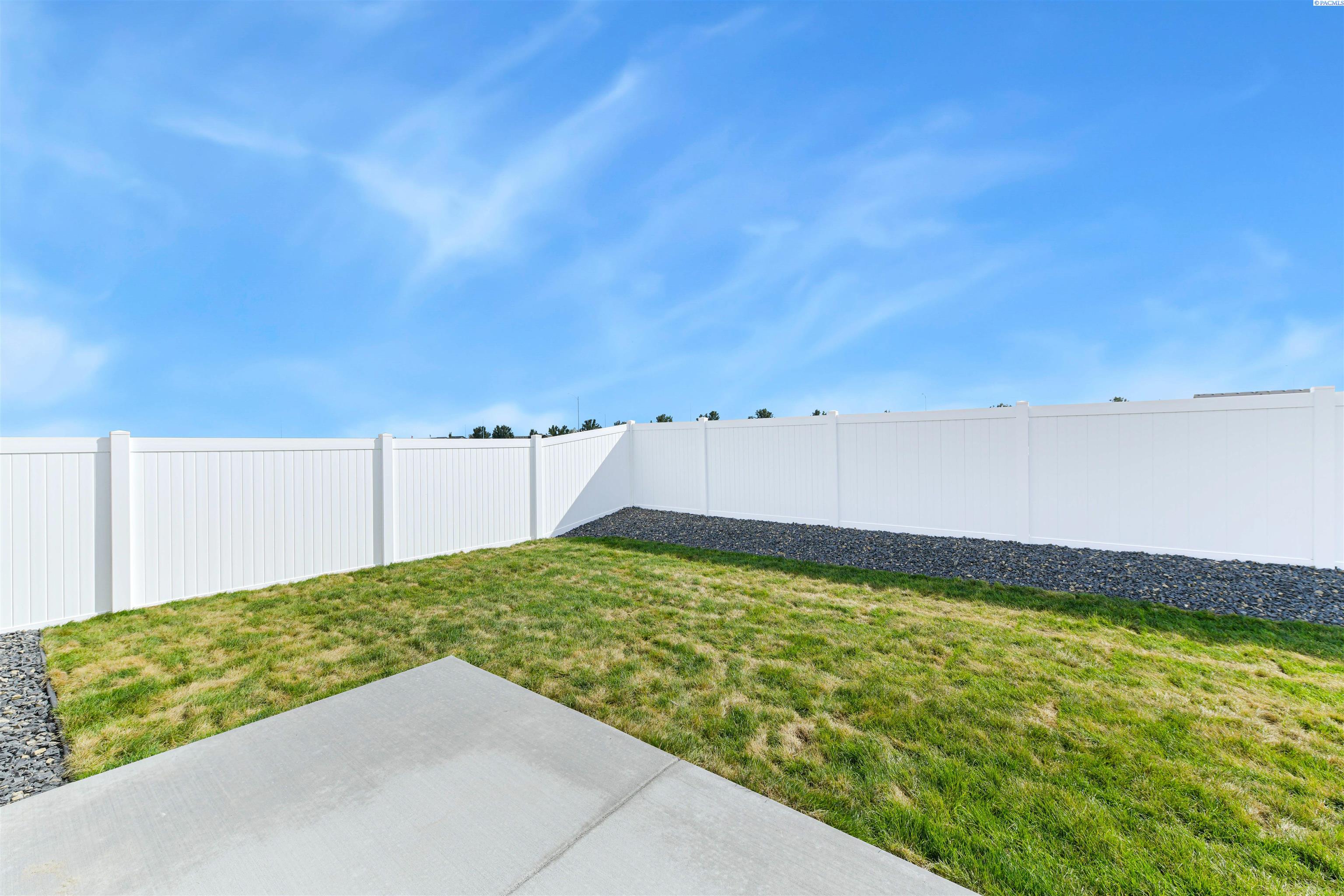 Photo 2 of Single family home for sale at 5820 Redtail Dr, Pasco, WA 99301 | MLS# PAC296835 | Listing updated on 2026-10-01