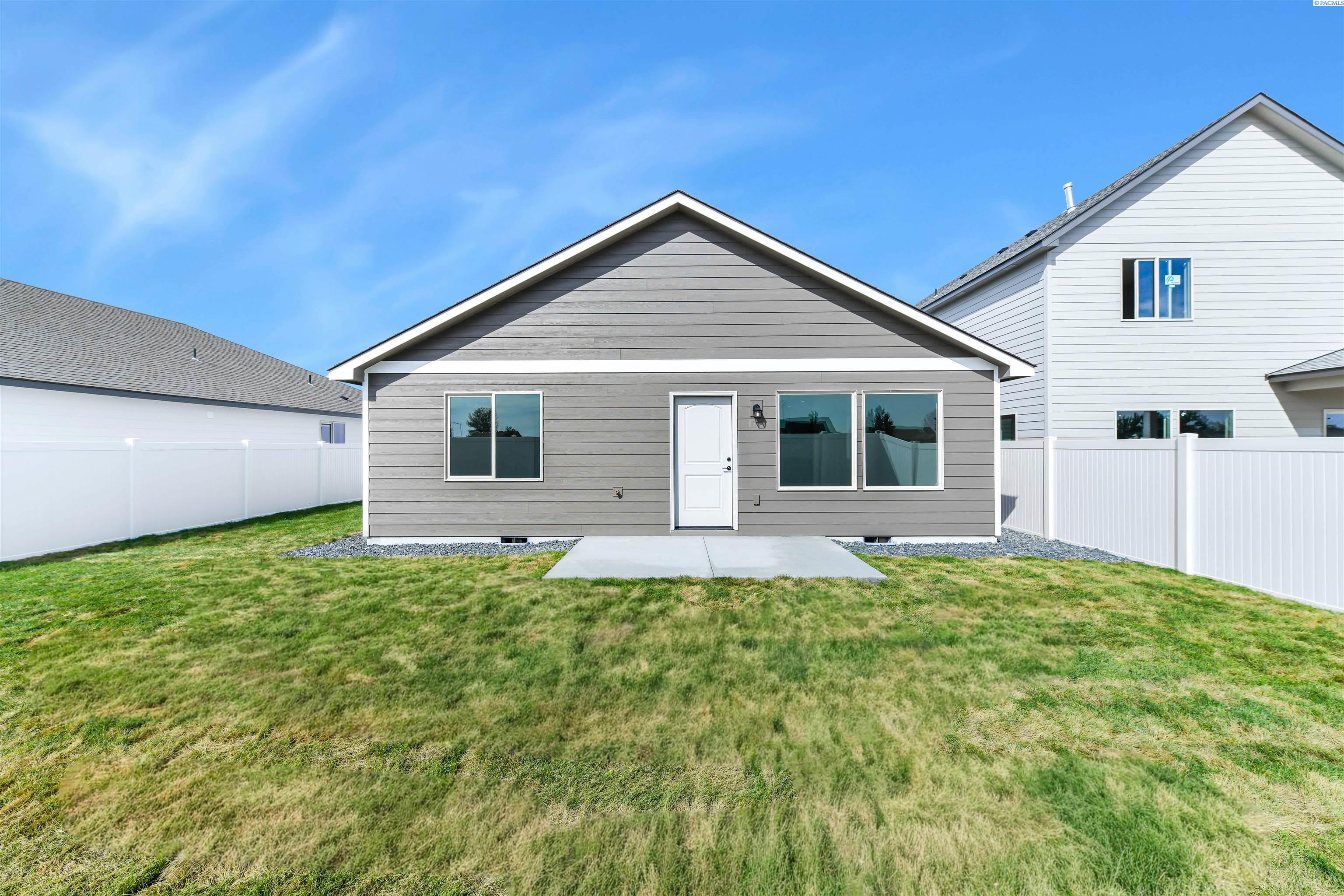 Photo 3 of Single family home for sale at 5820 Redtail Dr, Pasco, WA 99301 | MLS# PAC296835 | Listing updated on 2026-10-01
