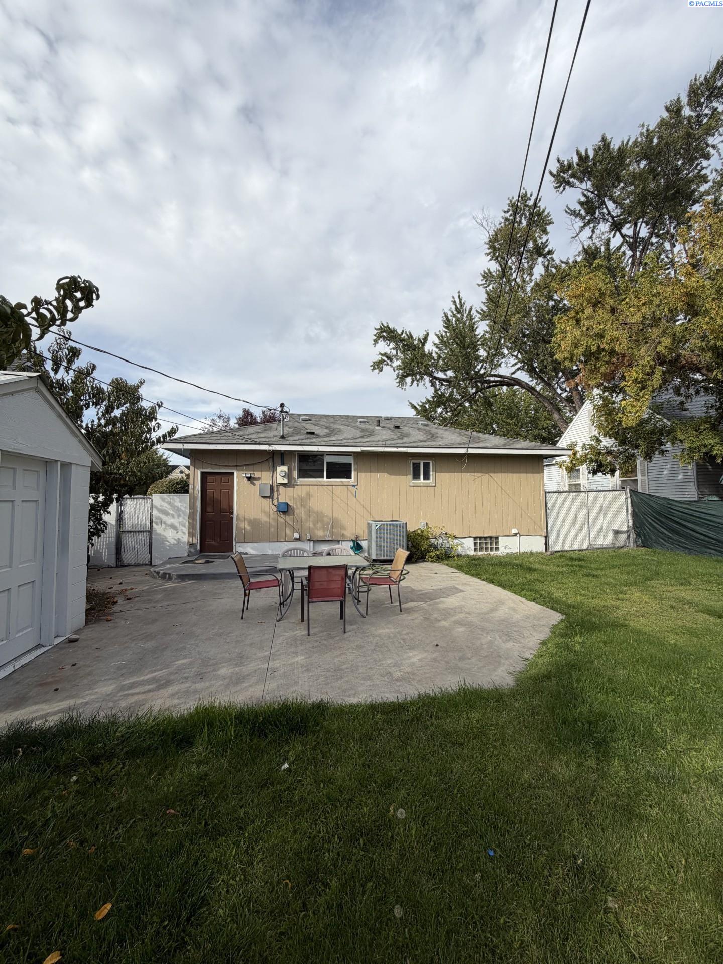 Photo 2 of Single family home for sale at 1824 W Hopkins St, Pasco, WA 99301 | MLS# PAC296844 | Listing updated on 2026-10-08