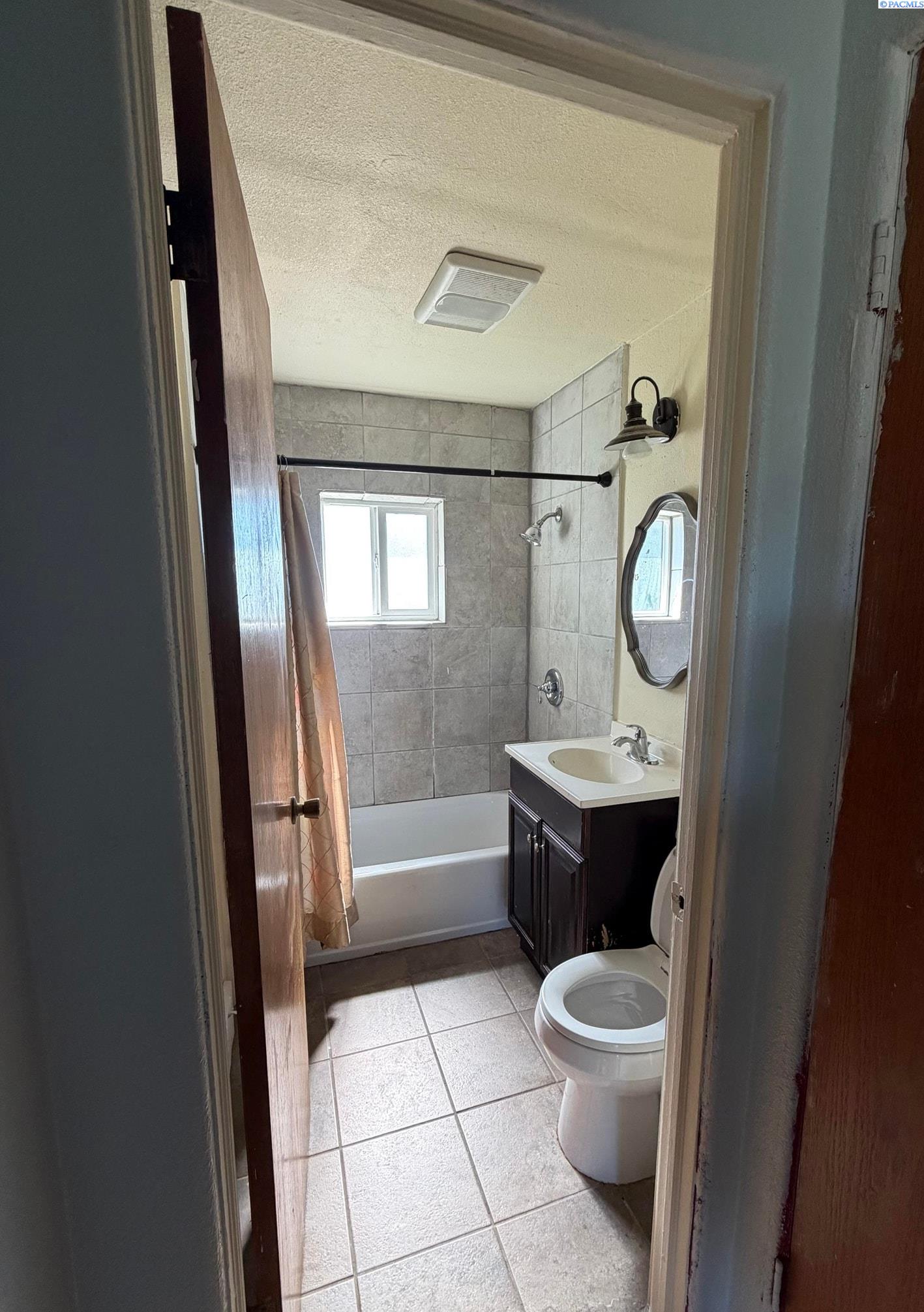 Photo 4 of Single family home for sale at 1824 W Hopkins St, Pasco, WA 99301 | MLS# PAC296844 | Listing updated on 2026-10-08