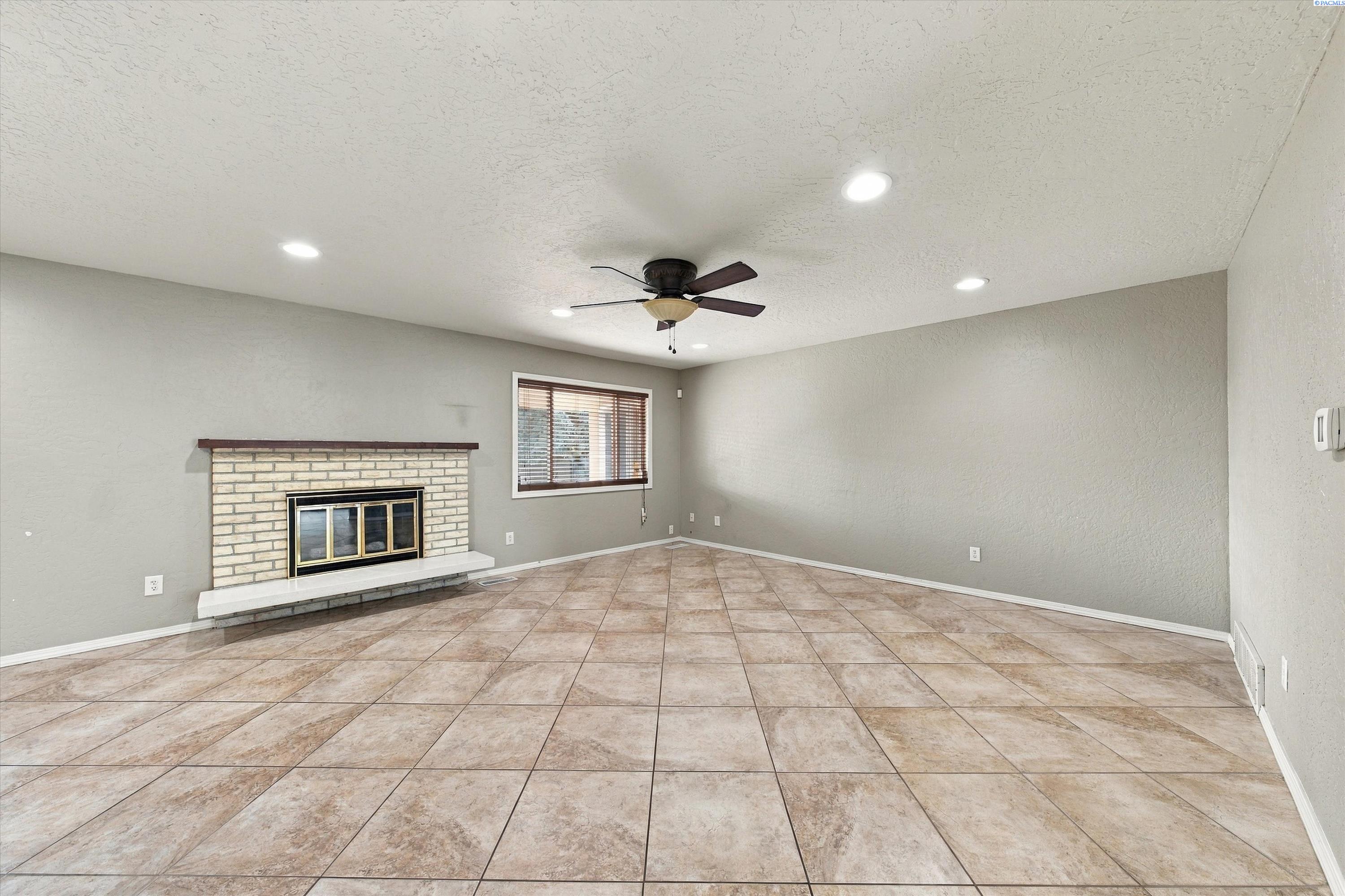 Photo 4 of Single family home for sale at 3008 W Ella St, Pasco, WA 99301 | MLS# PAC296852 | Listing updated on 2026-10-02