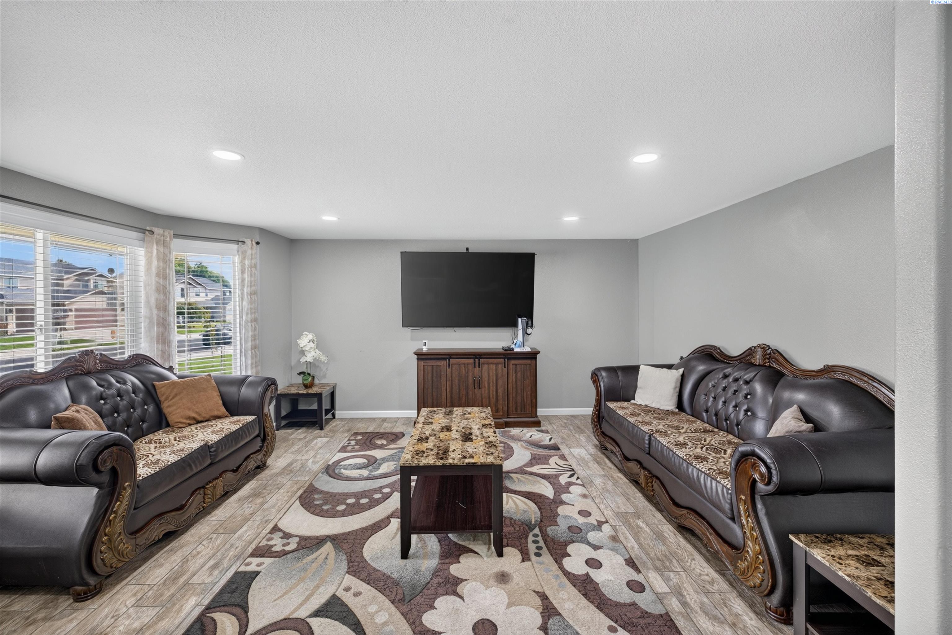 Photo 3 of Single family home for sale at 1605 South 14, Sunnyside, WA 98944 | MLS# PAC296862 | Listing updated on 2026-10-02