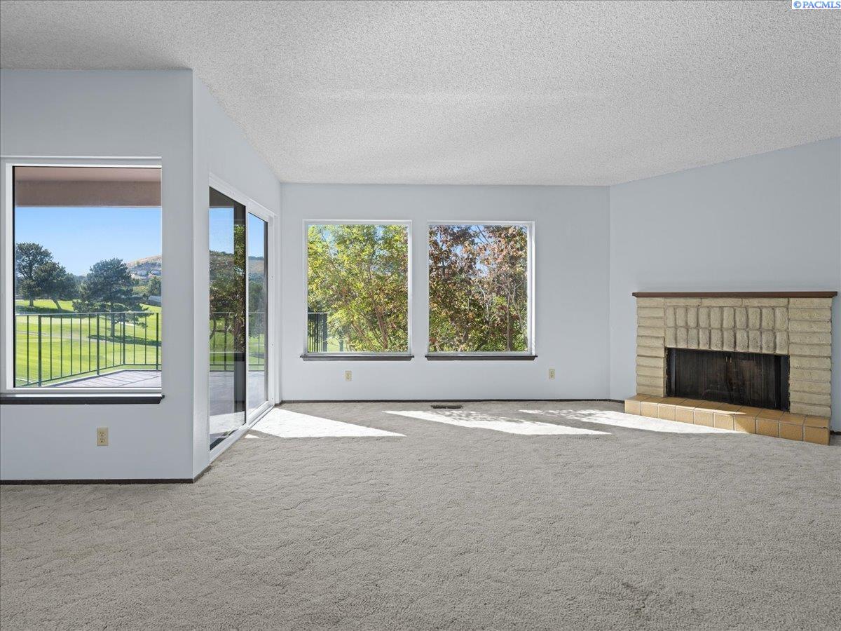 Photo 3 of Condo for sale at 2009 Fairway Dr, Richland, WA 99352 | MLS# PAC296879 | Listing updated on 2026-10-06