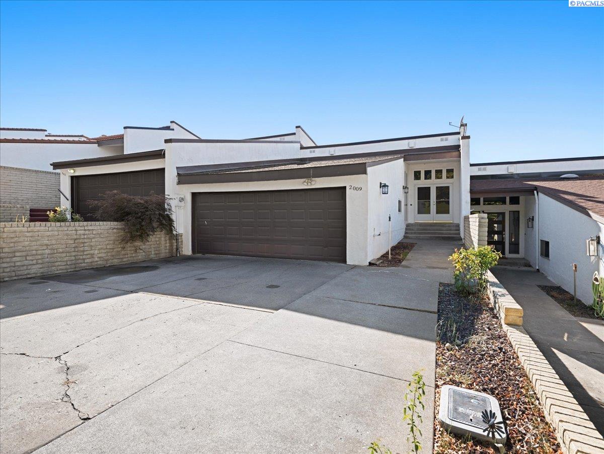 Condo for sale at 2009 Fairway Dr, Richland, WA 99352 | MLS# PAC296879