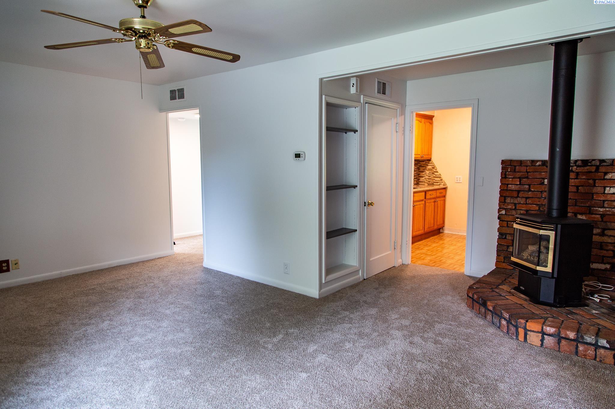 Photo 4 of Single family home for sale at 38 S Waverly St, Kennewick, WA 99336 | MLS# PAC296883 | Listing updated on 2026-10-02