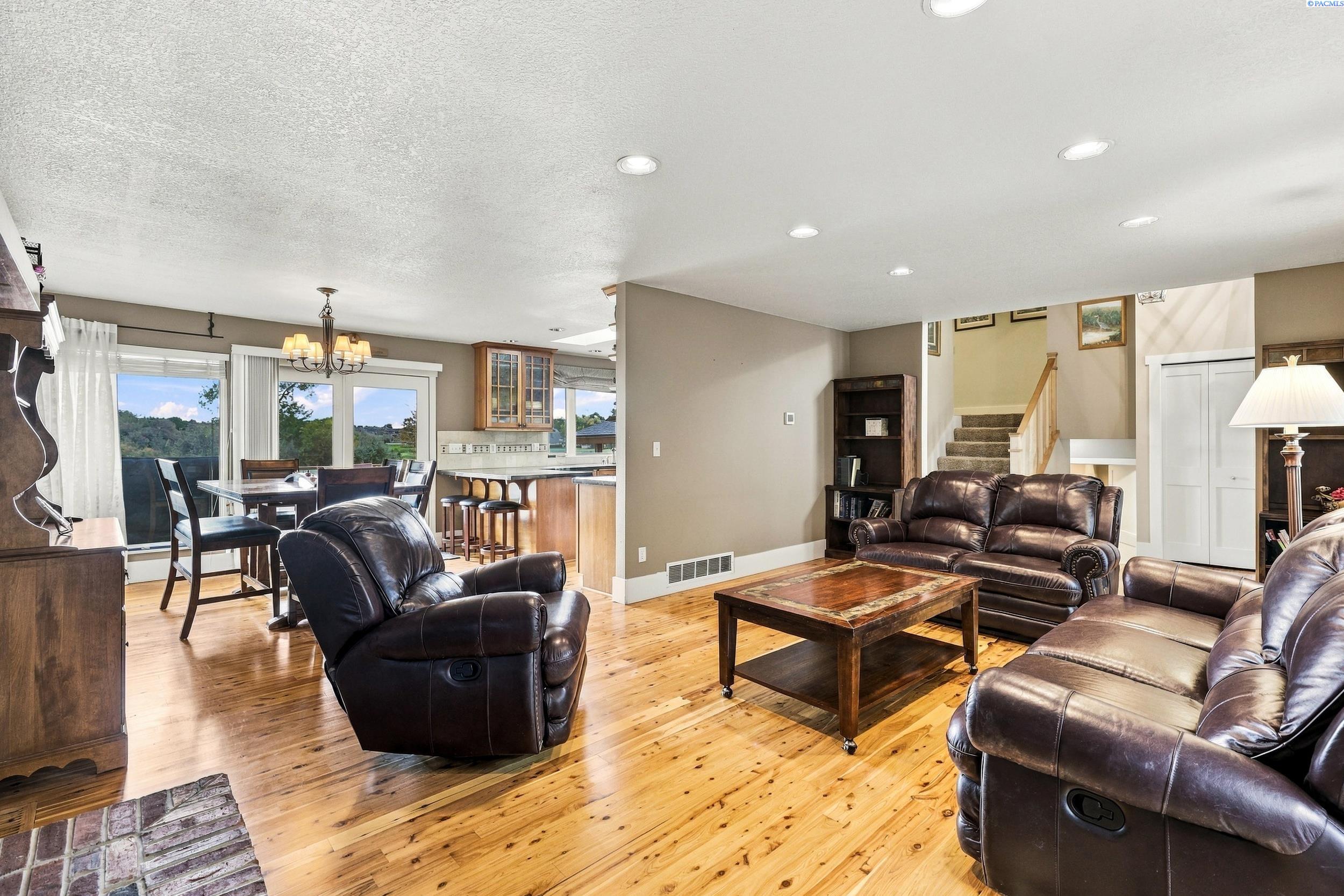 Photo 4 of Single family home for sale at 317 Pinetree Ct, Richland, WA 99352 | MLS# PAC296888 | Listing updated on 2026-10-03
