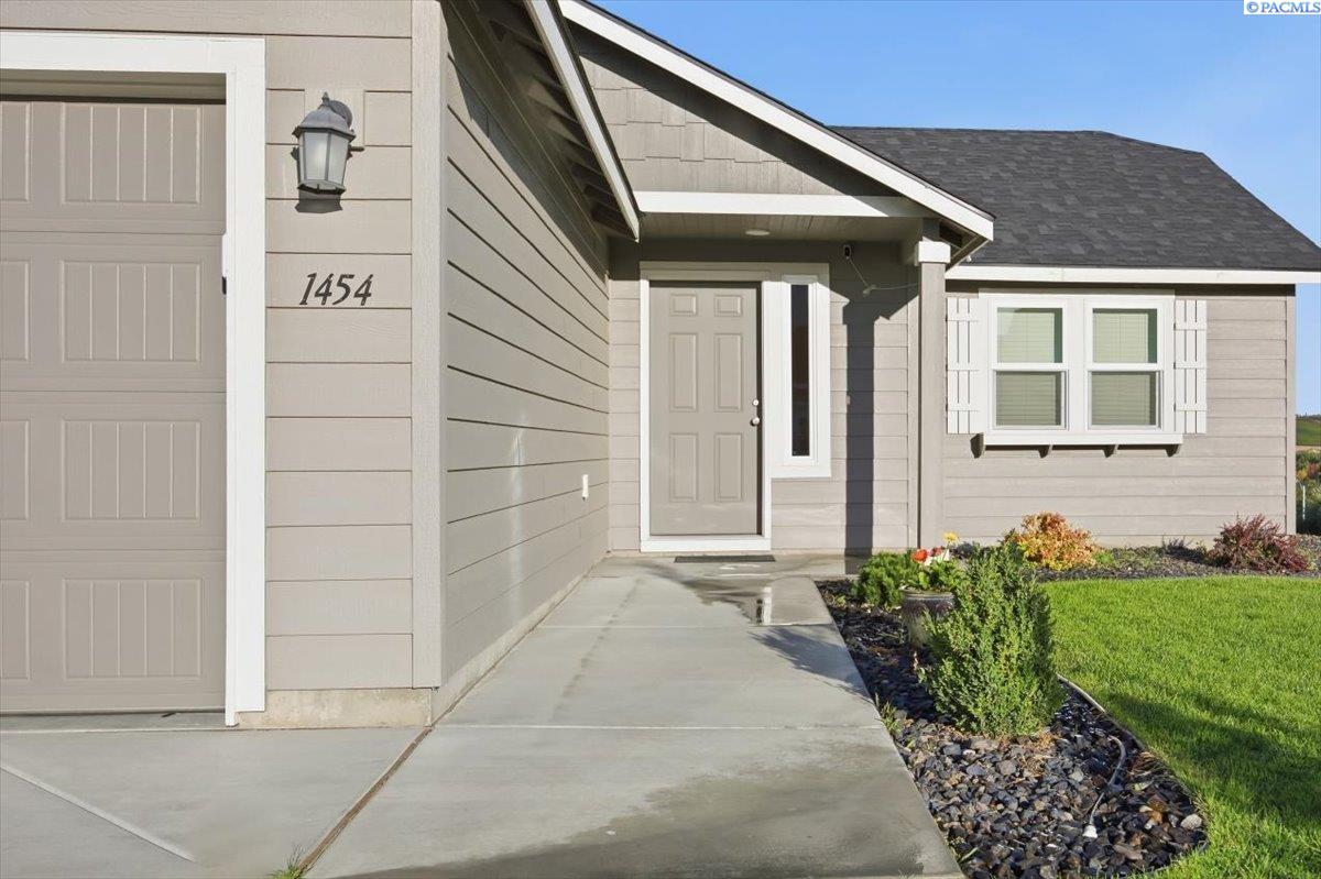 Photo 2 of Single family home for sale at 1454 9th Street, Benton City, WA 99320 | MLS# PAC296889 | Listing updated on 2026-10-03
