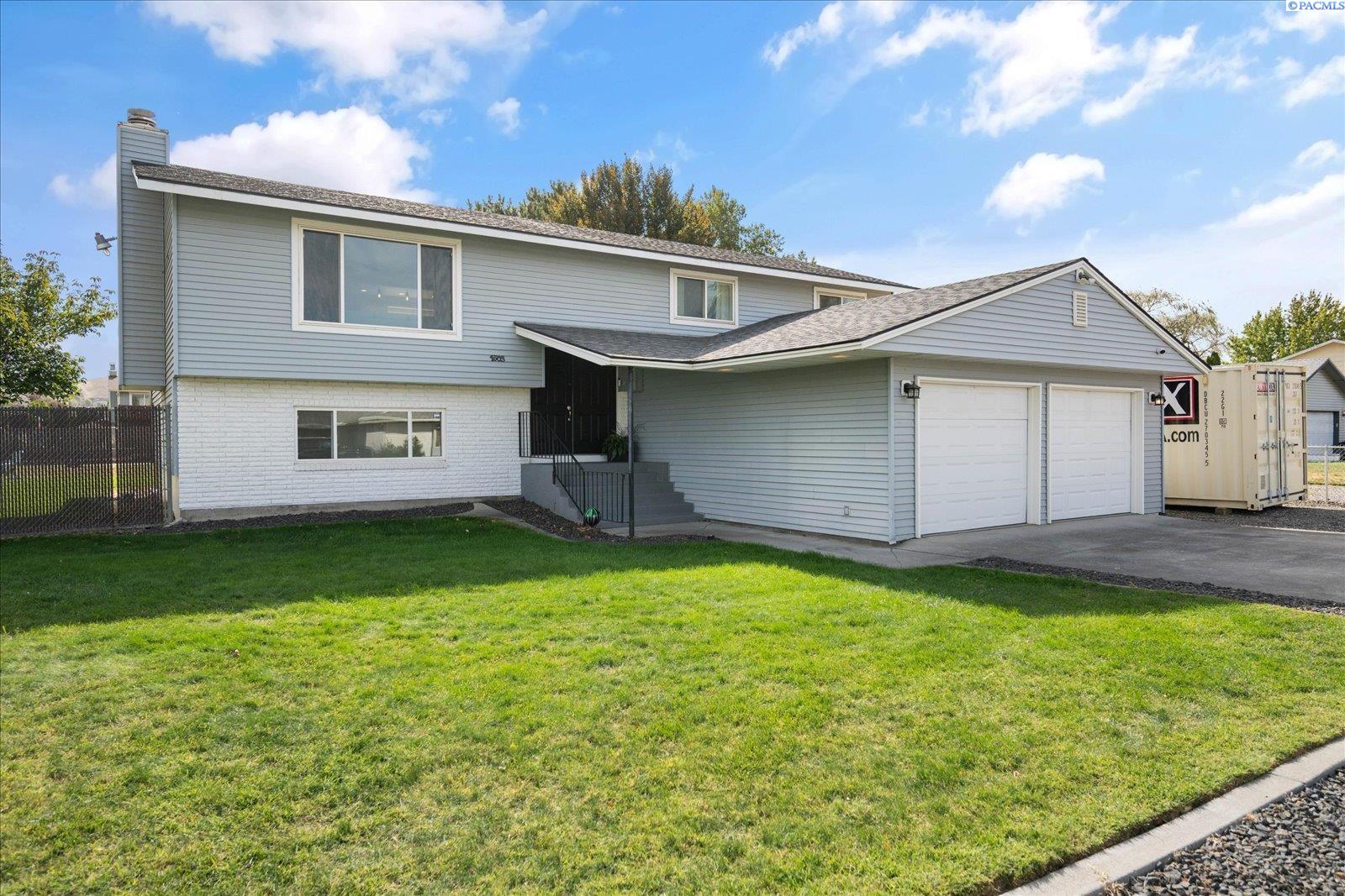 Photo 4 of Single family home for sale at 1503 W 37th Place, Kennewick, WA 99337 | MLS# PAC296892 | Listing updated on 2026-10-04