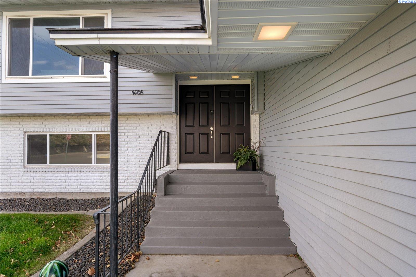 Photo 3 of Single family home for sale at 1503 W 37th Place, Kennewick, WA 99337 | MLS# PAC296892 | Listing updated on 2026-10-04
