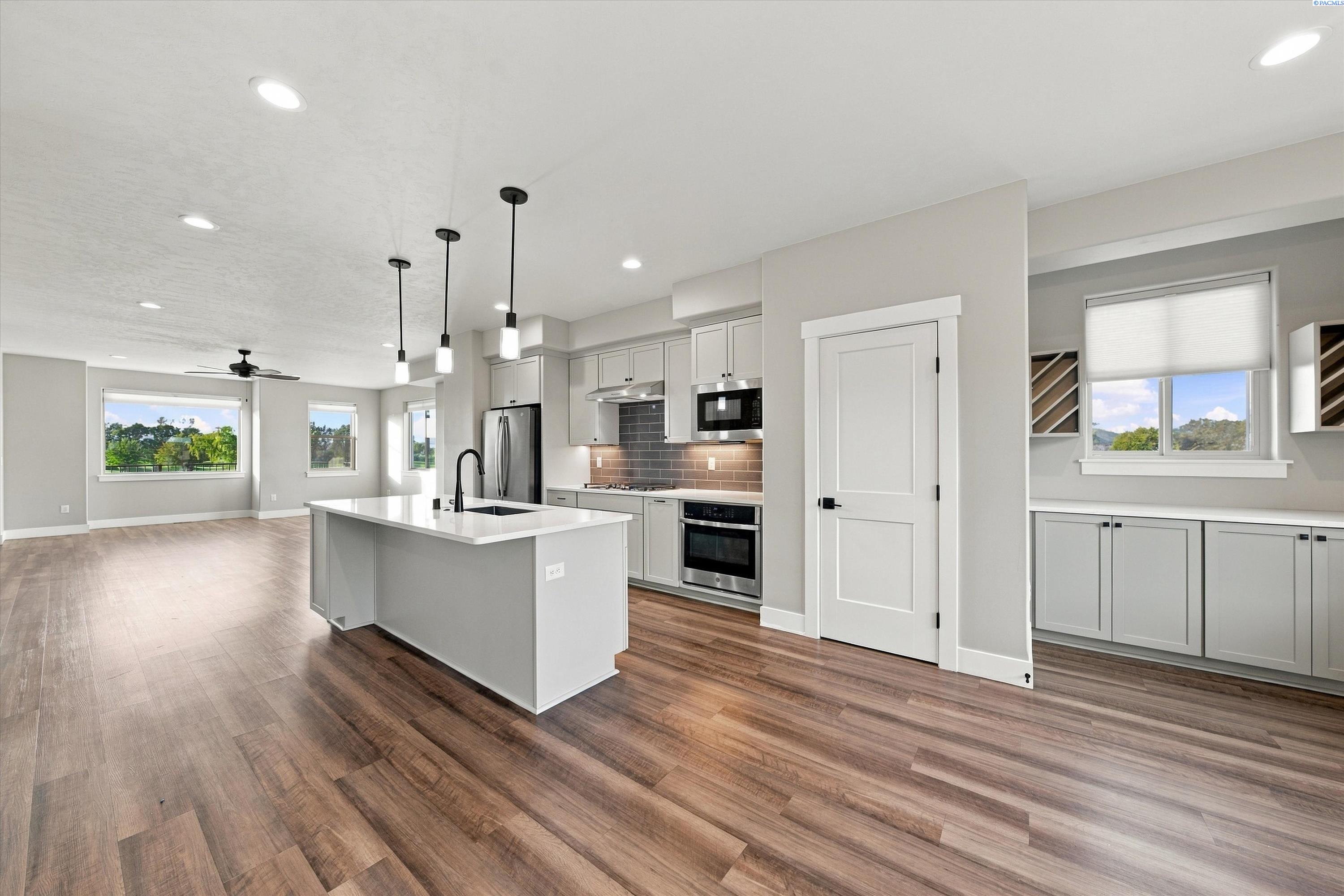 Photo 1 of Townhouse for sale at 355 Columbia Point Dr, Richland, WA 99352 | MLS# PAC296906 | Listing updated on 2026-10-03
