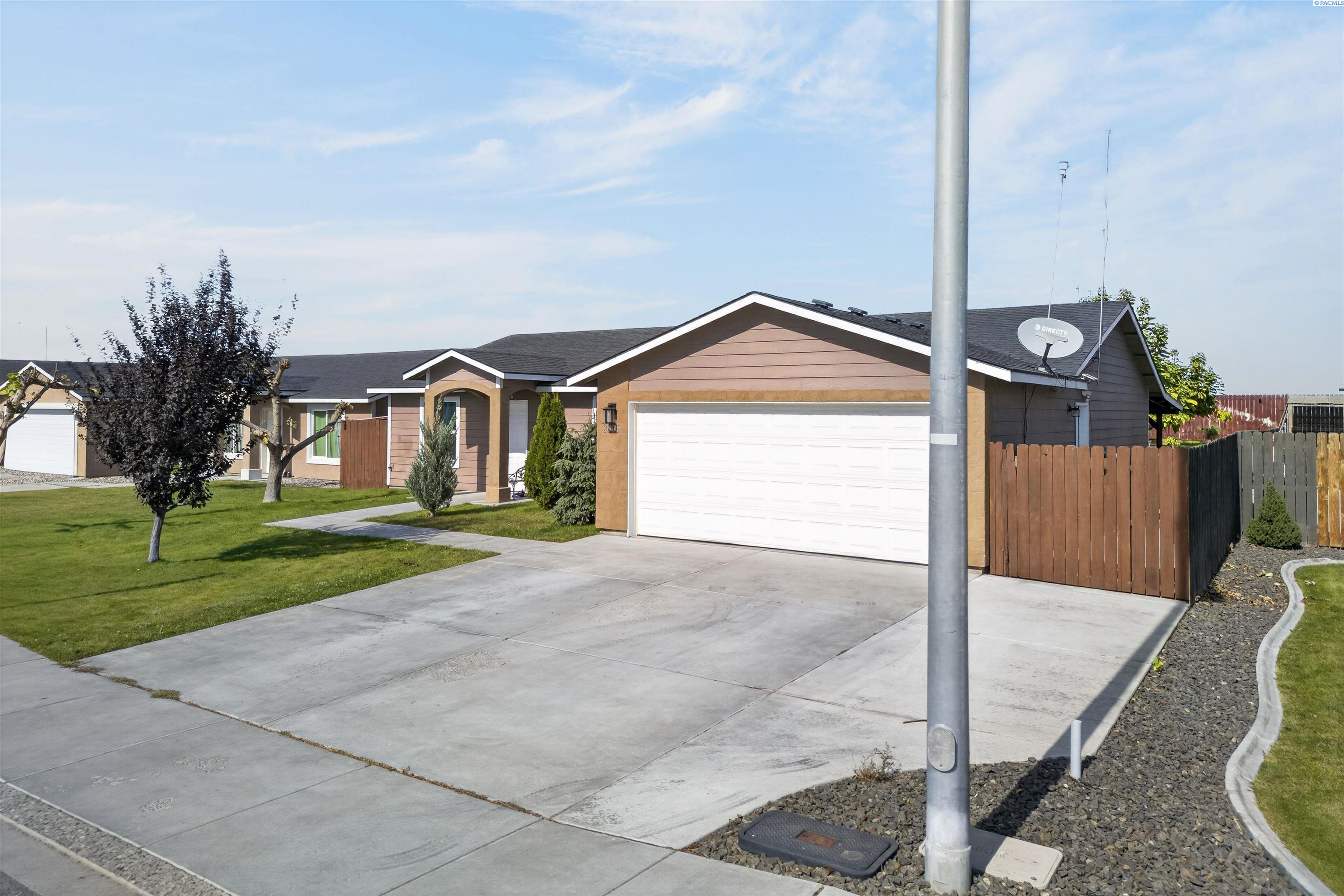 Photo 2 of Single family home for sale at 3805 Estrella Dr, Pasco, WA 99301 | MLS# PAC296909 | Listing updated on 2026-10-03