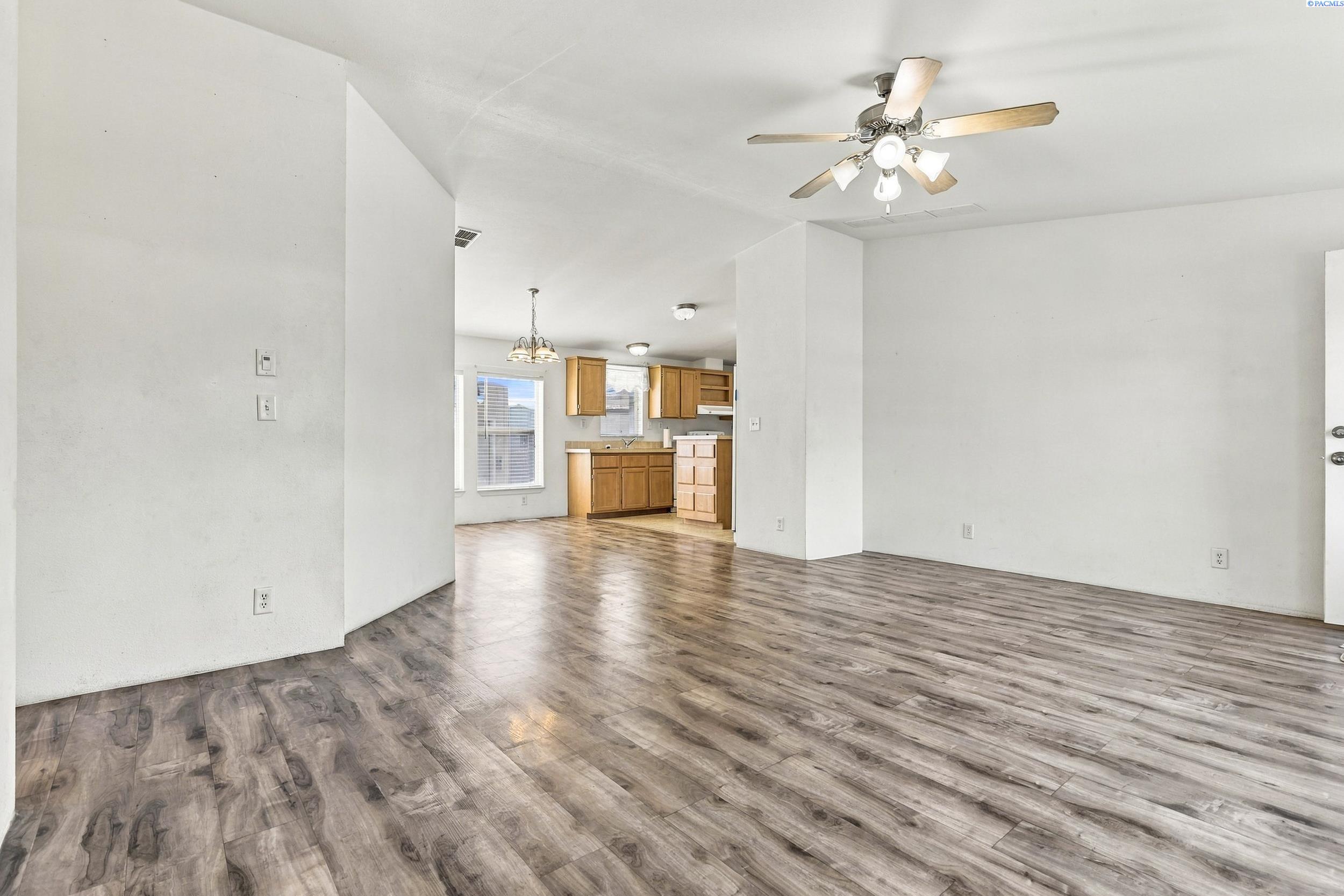 Photo 4 of Manufactured home for sale at 203 S Edison St, Kennewick, WA 99336 | MLS# PAC296915 | Listing updated on 2026-10-05