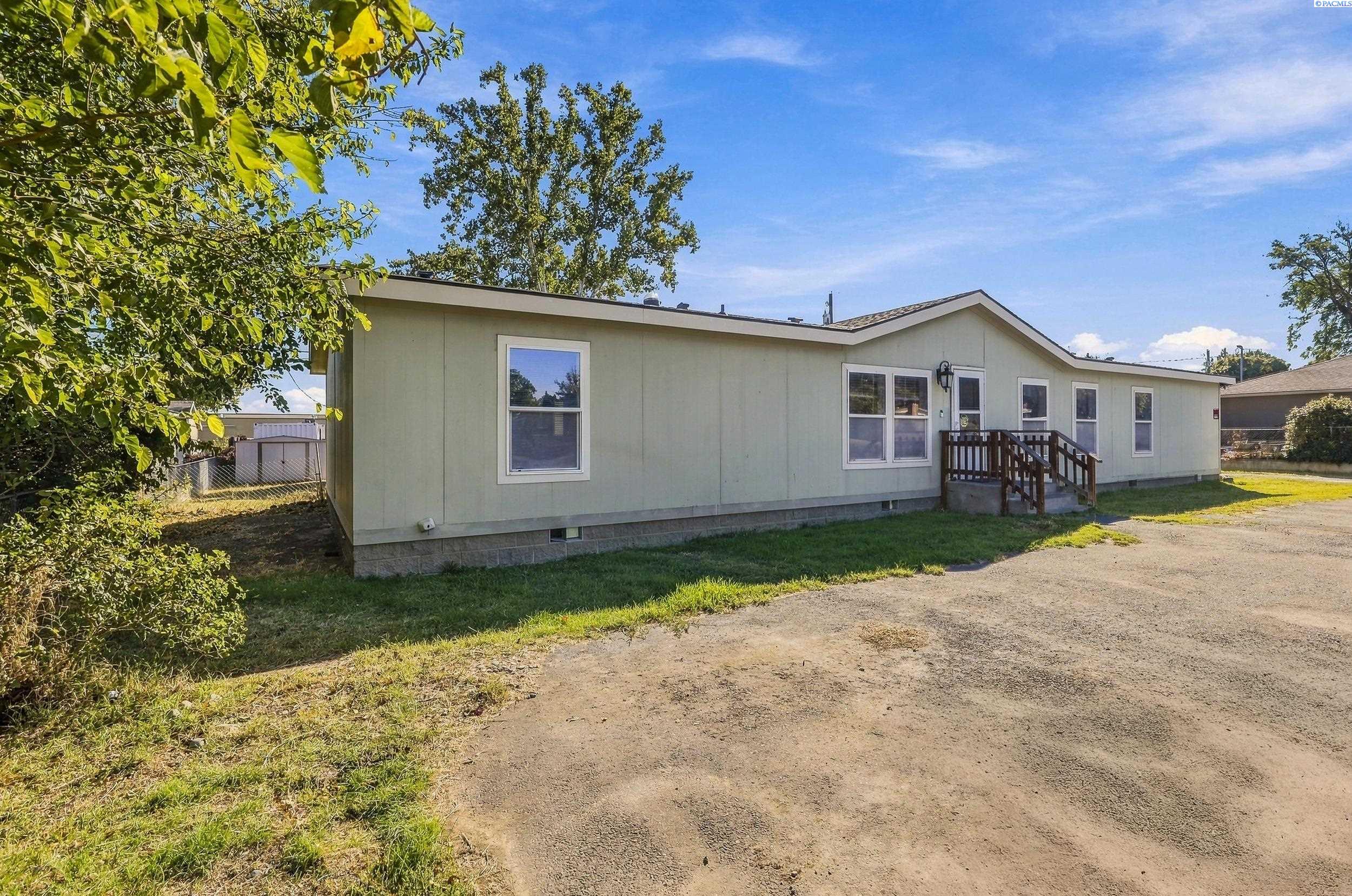Photo 3 of Manufactured home for sale at 203 S Edison St, Kennewick, WA 99336 | MLS# PAC296915 | Listing updated on 2026-10-05