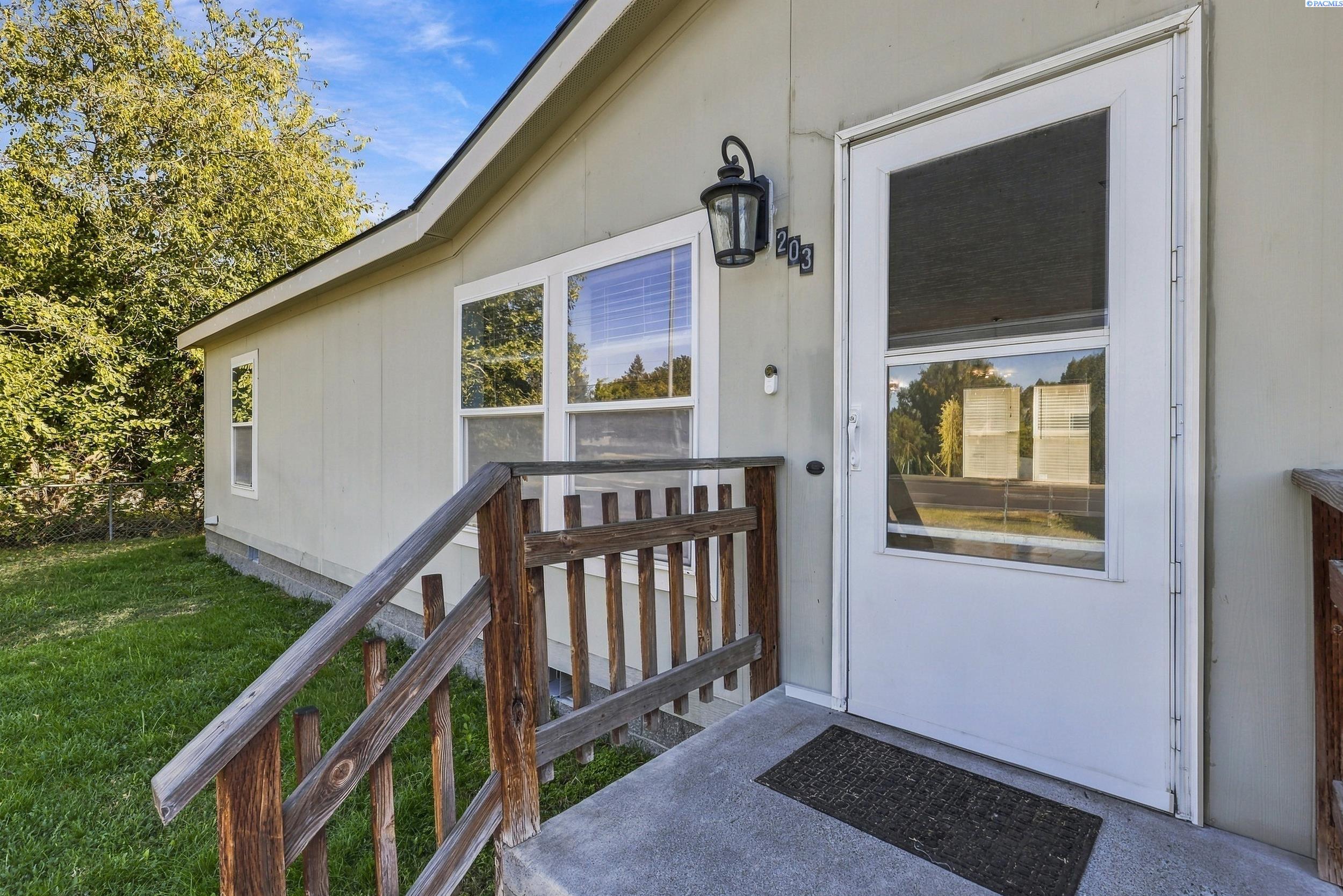 Photo 3 of Manufactured home for sale at 203 S Edison St, Kennewick, WA 99336 | MLS# PAC296915 | Listing updated on 2026-10-05