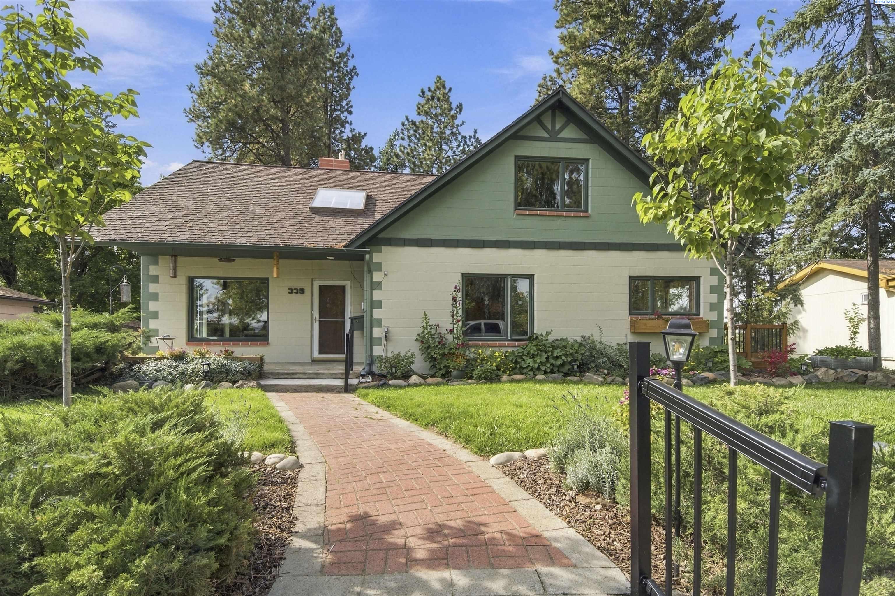Single family home for sale at 335 SW Skyline Dr, Pullman, WA 99163 | MLS# PAC296924