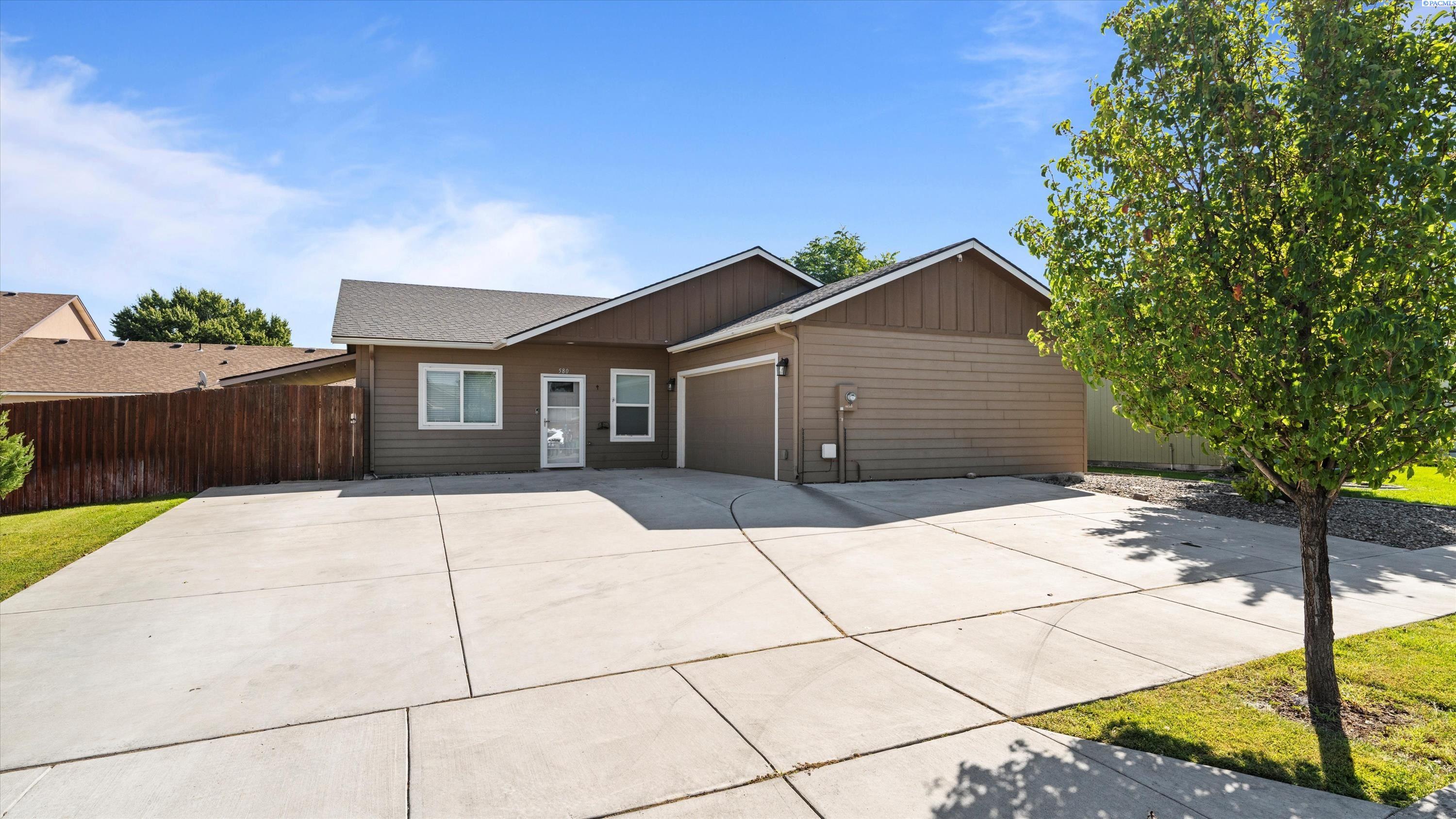 Photo 1 of Single family home for sale at 580 N Harrison Pl, Kennewick, WA 99336 | MLS# PAC296938 | Listing updated on 2026-10-04