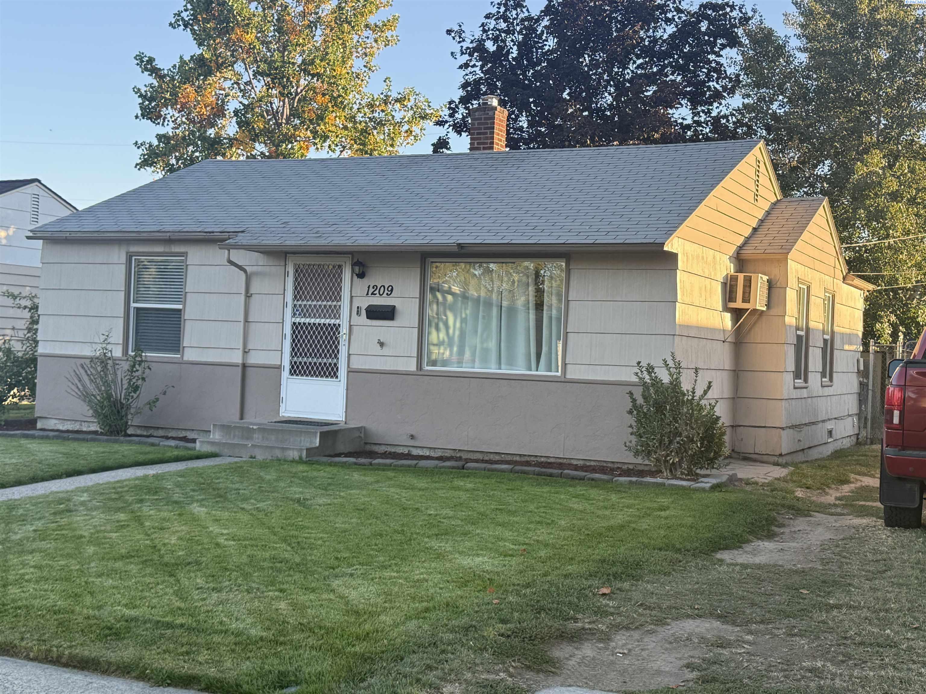 Photo 1 of Single family home for sale at 1209 West 1st, Kennewick, WA 99336 | MLS# PAC296949 | Listing updated on 2026-10-12