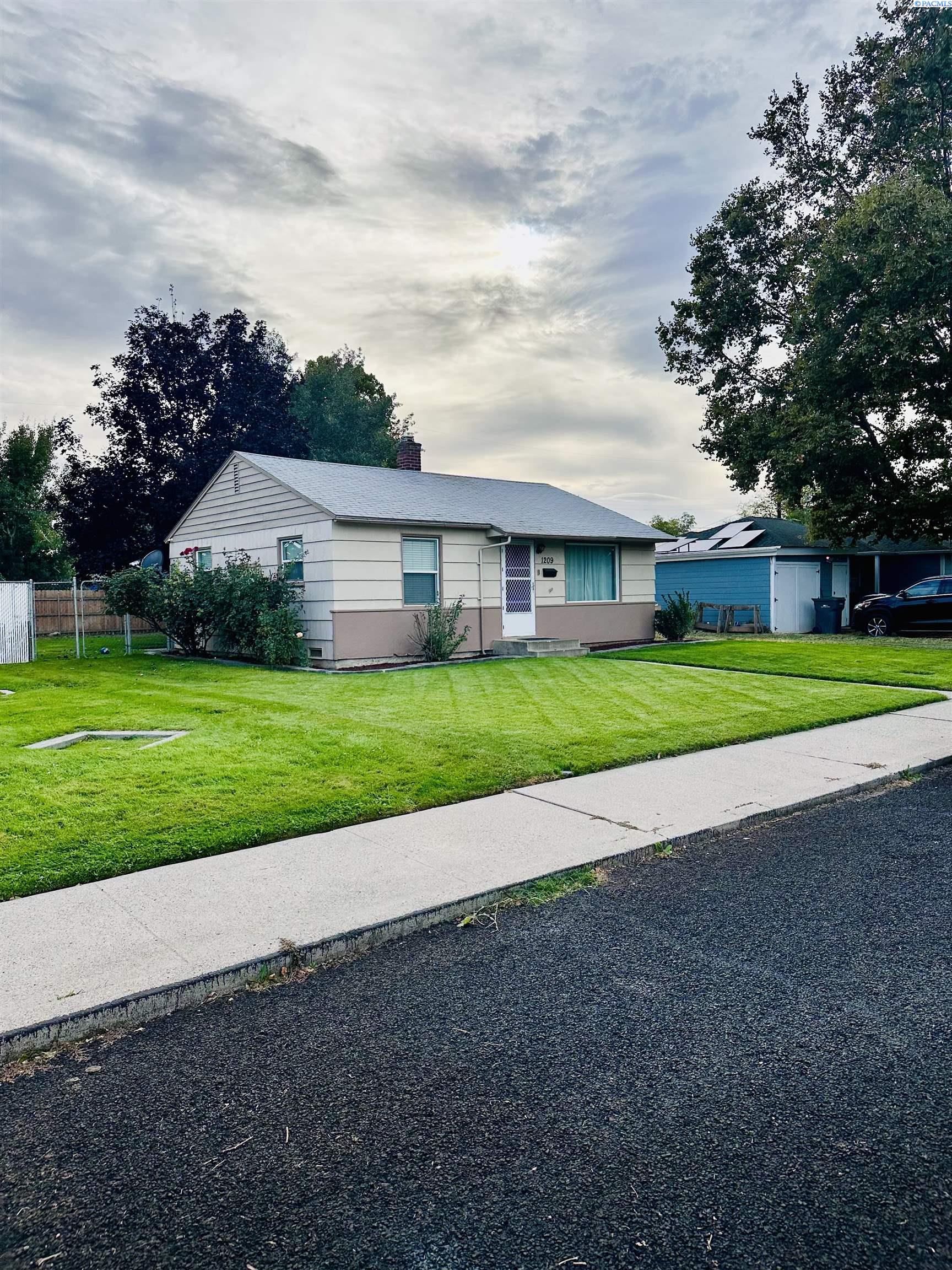 Photo 2 of Single family home for sale at 1209 West 1st, Kennewick, WA 99336 | MLS# PAC296949 | Listing updated on 2026-10-12