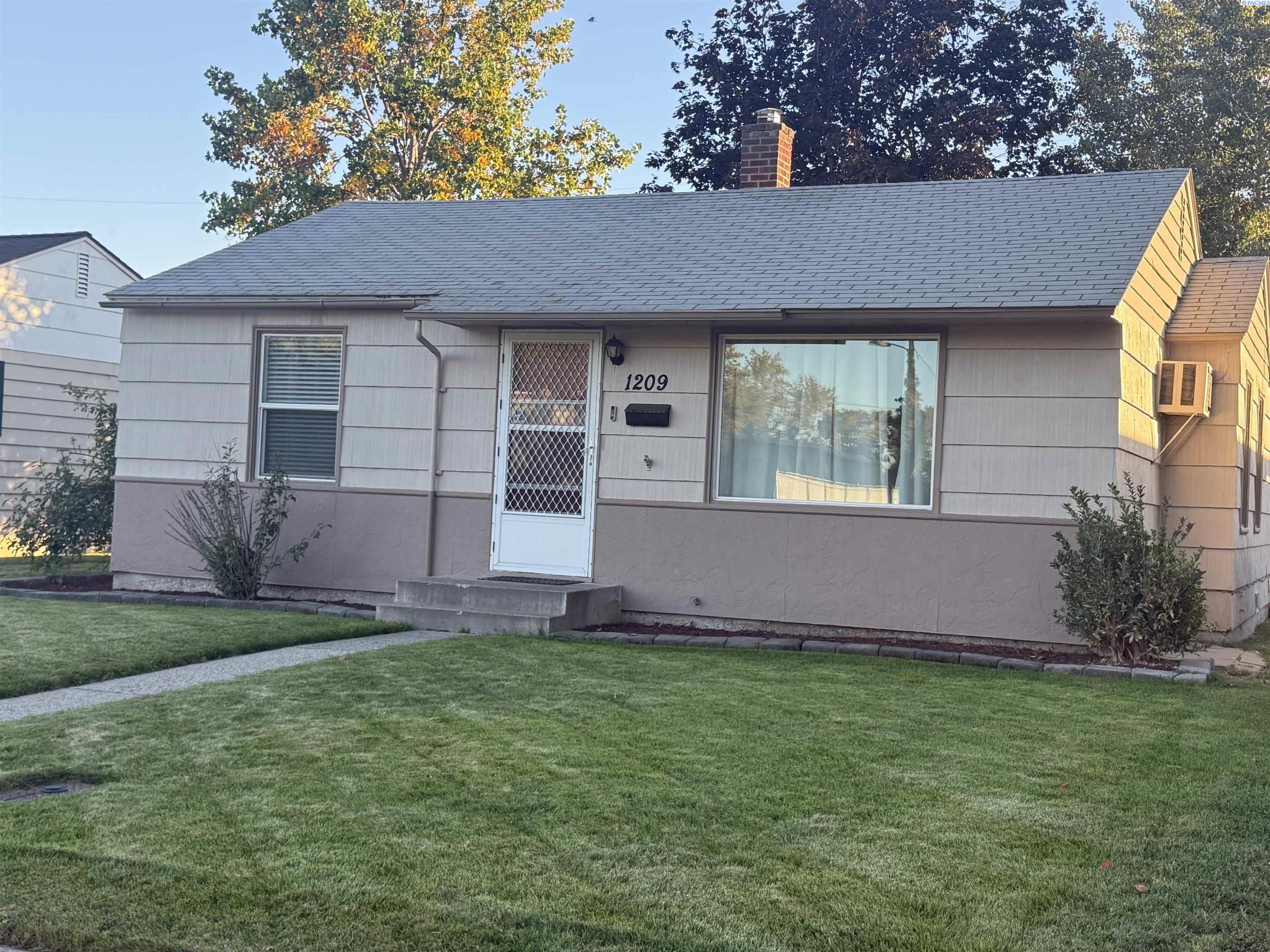 Photo 3 of Single family home for sale at 1209 West 1st, Kennewick, WA 99336 | MLS# PAC296949 | Listing updated on 2026-10-12