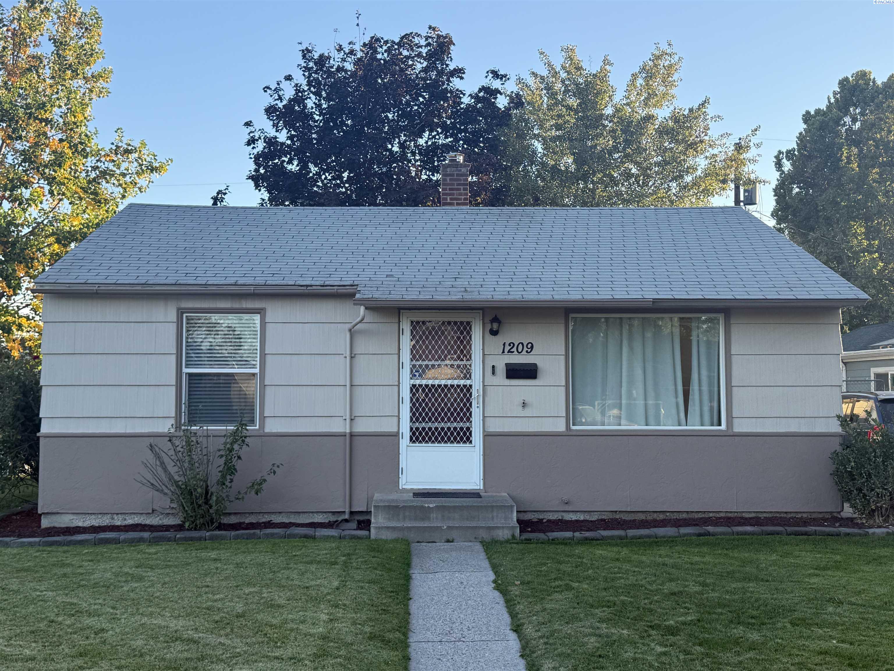 Photo 3 of Single family home for sale at 1209 West 1st, Kennewick, WA 99336 | MLS# PAC296949 | Listing updated on 2026-10-12