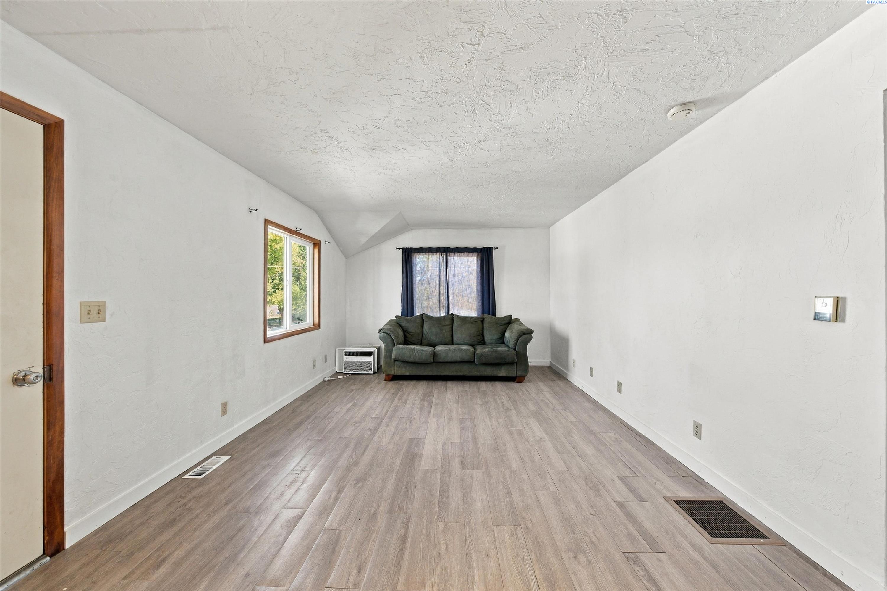 Photo 3 of Single family home for sale at 1704 W Yakima St, Pasco, WA 99301 | MLS# PAC296956 | Listing updated on 2026-10-07