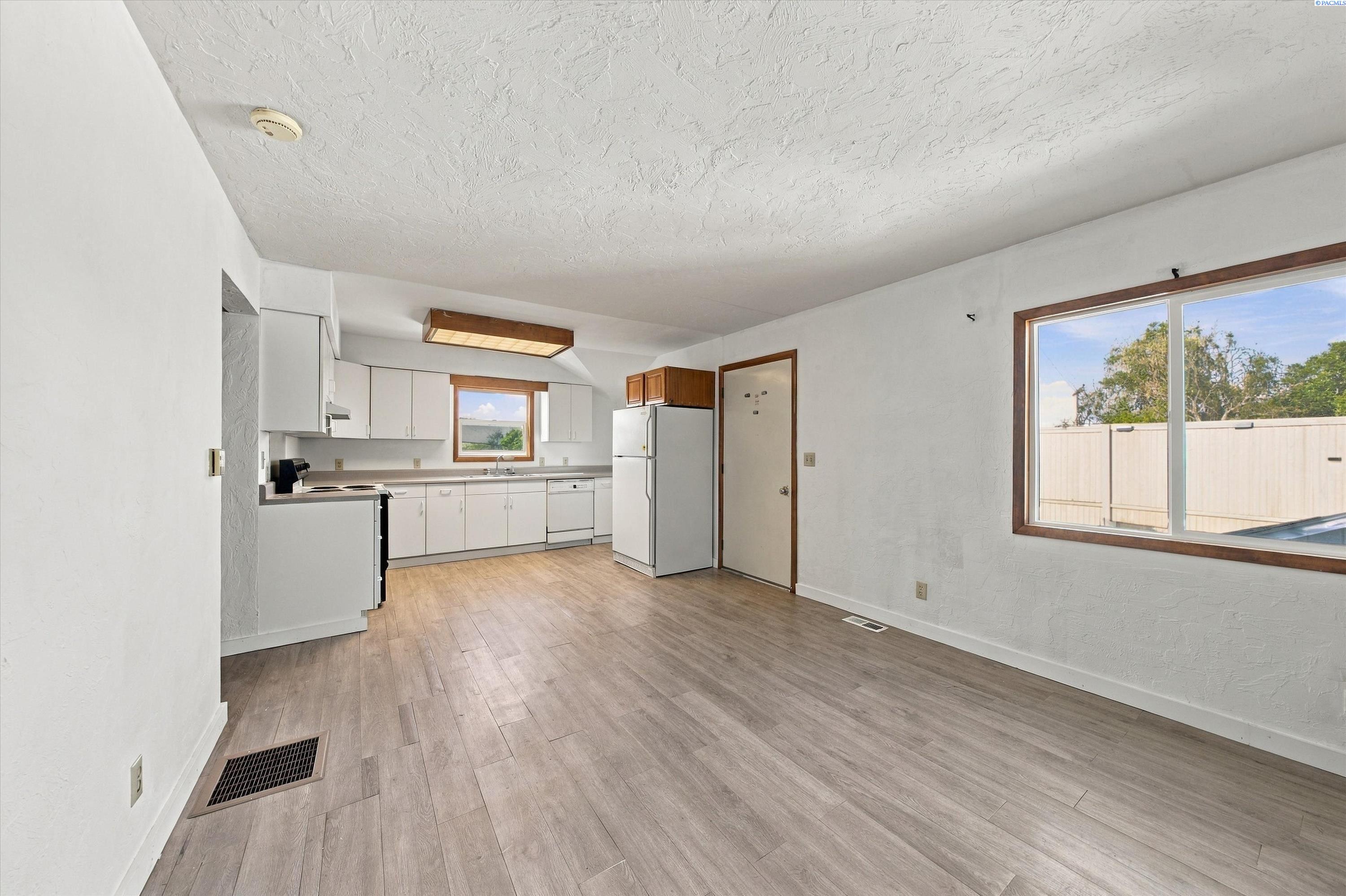 Photo 4 of Single family home for sale at 1704 W Yakima St, Pasco, WA 99301 | MLS# PAC296956 | Listing updated on 2026-10-07