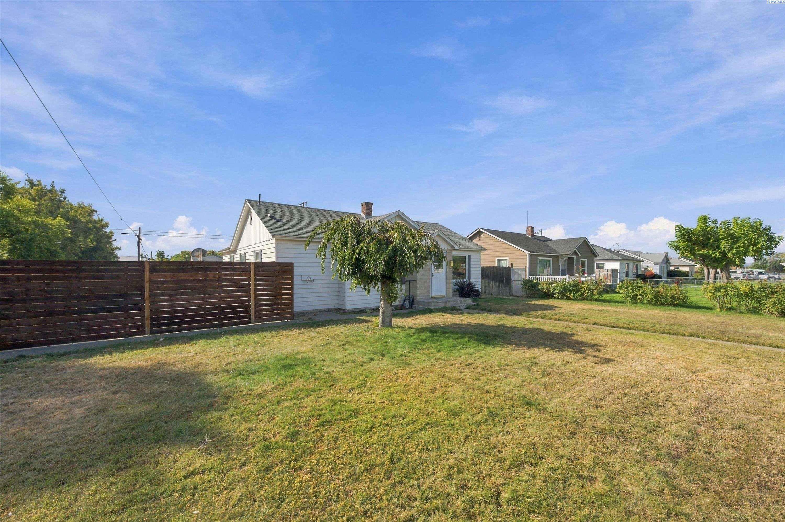 Photo 3 of Single family home for sale at 1704 W Yakima St, Pasco, WA 99301 | MLS# PAC296956 | Listing updated on 2026-10-07