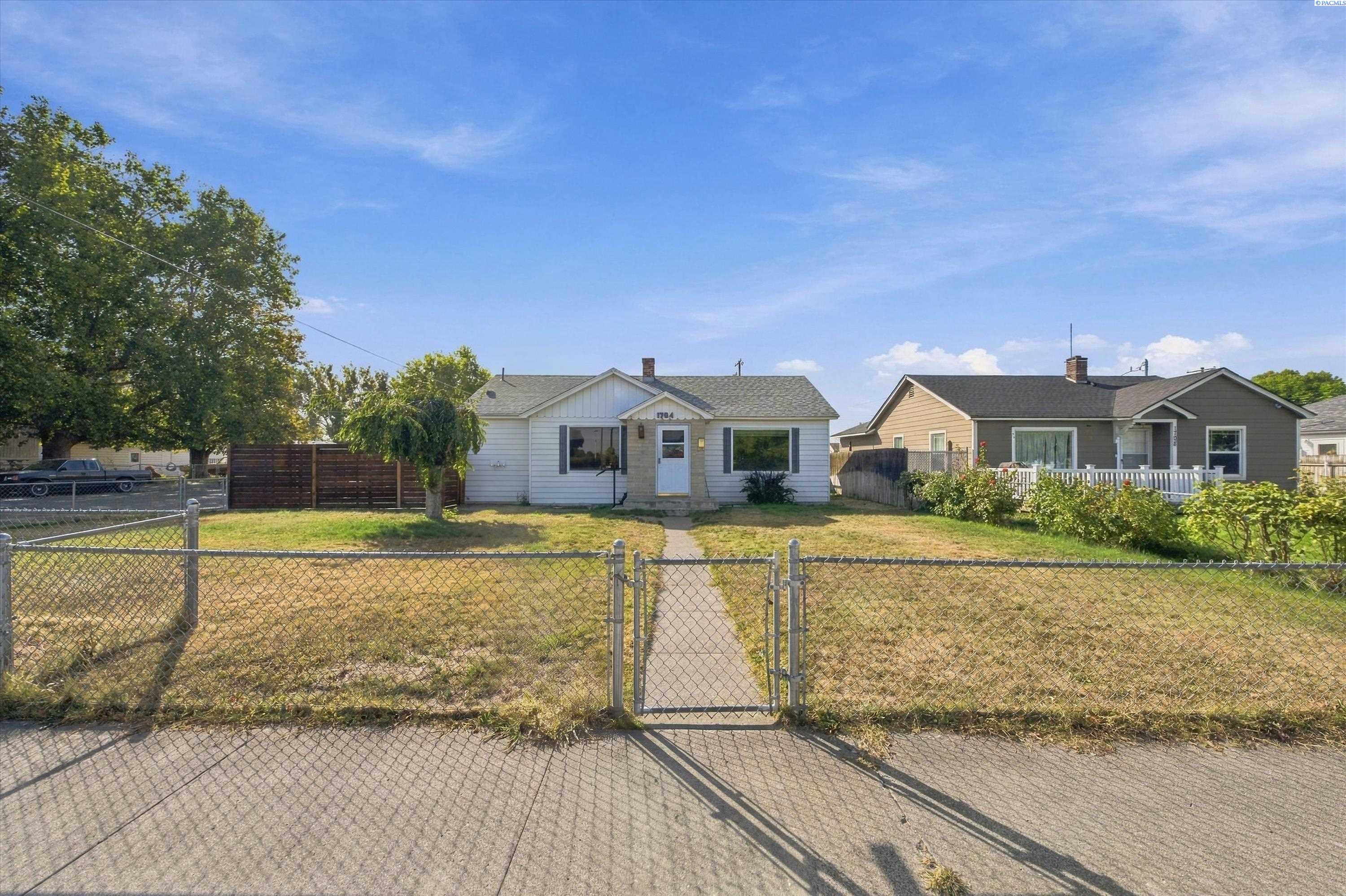 Photo 1 of Single family home for sale at 1704 W Yakima St, Pasco, WA 99301 | MLS# PAC296956 | Listing updated on 2026-10-07