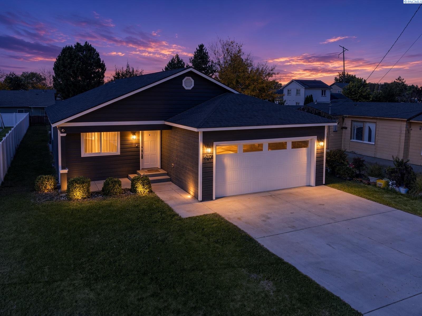 Photo 1 of Single family home for sale at 637 N 16th Street, Sunnyside, WA 98944 | MLS# PAC296969 | Listing updated on 2026-10-06