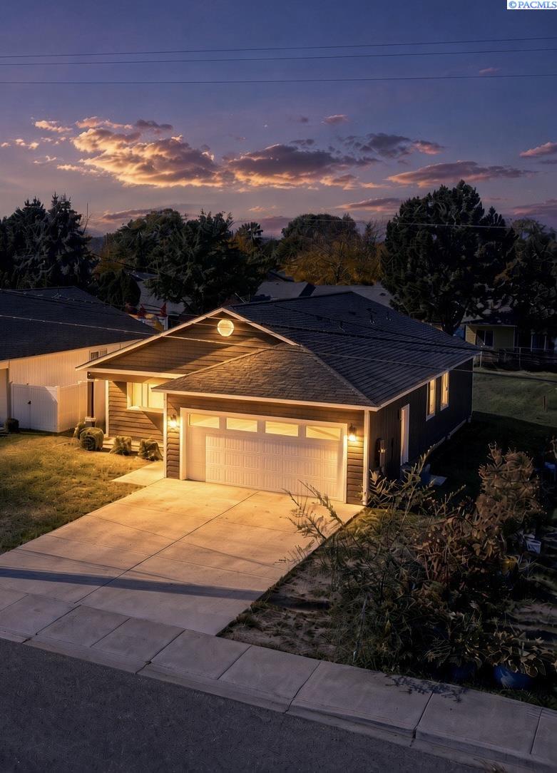 Photo 2 of Single family home for sale at 637 N 16th Street, Sunnyside, WA 98944 | MLS# PAC296969 | Listing updated on 2026-10-06