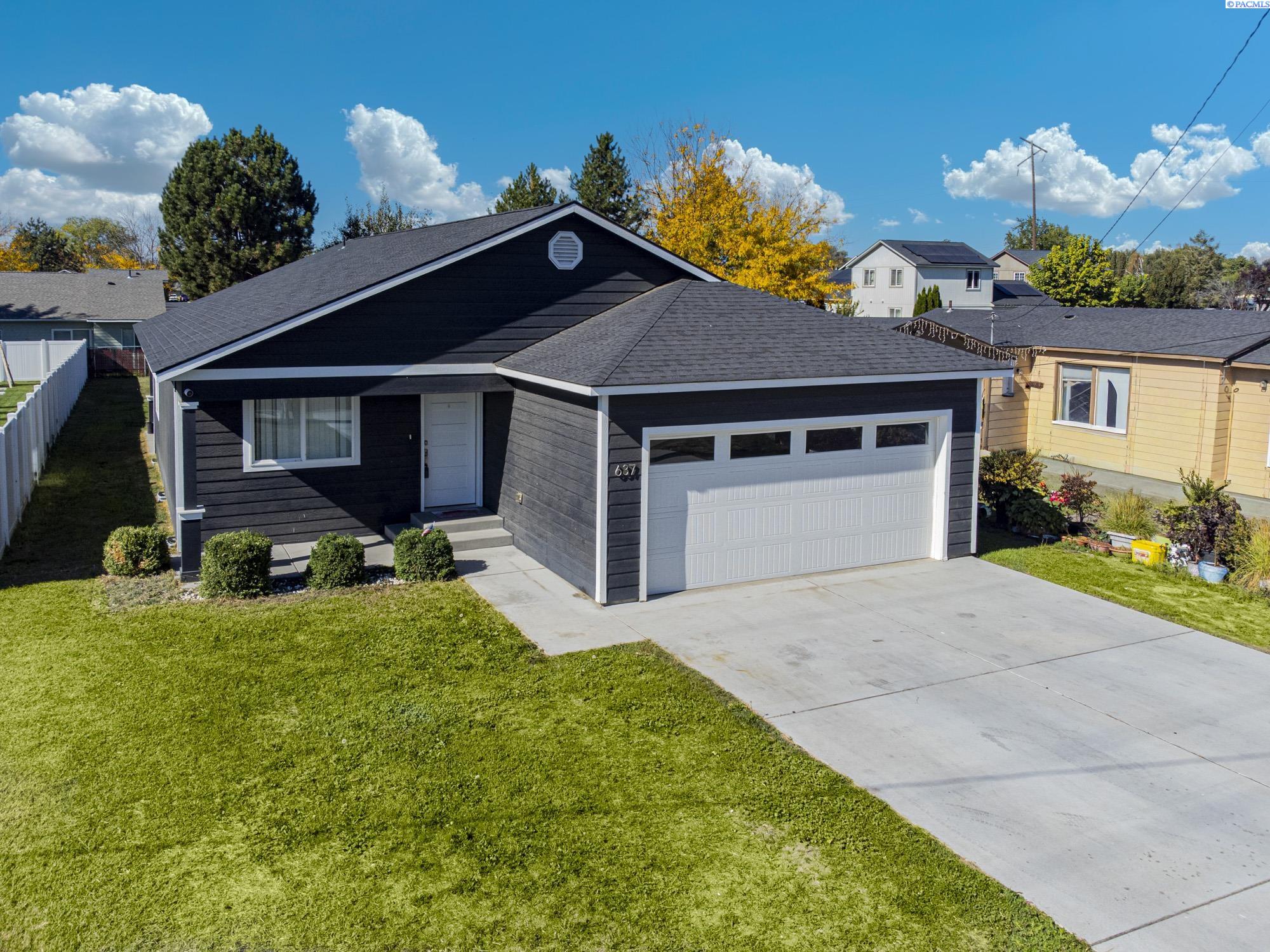 Photo 3 of Single family home for sale at 637 N 16th Street, Sunnyside, WA 98944 | MLS# PAC296969 | Listing updated on 2026-10-06