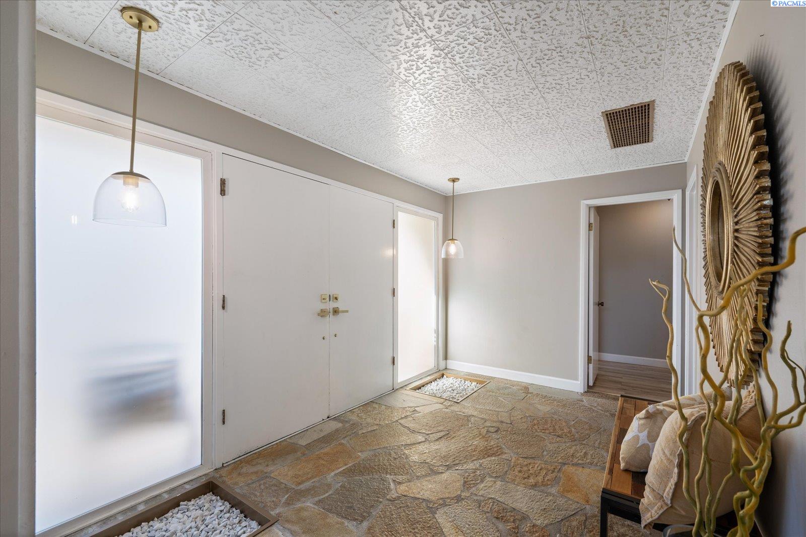 Photo 3 of Single family home for sale at 120 W 31st Avenue, Kennewick, WA 99337 | MLS# PAC296999 | Listing updated on 2026-10-07