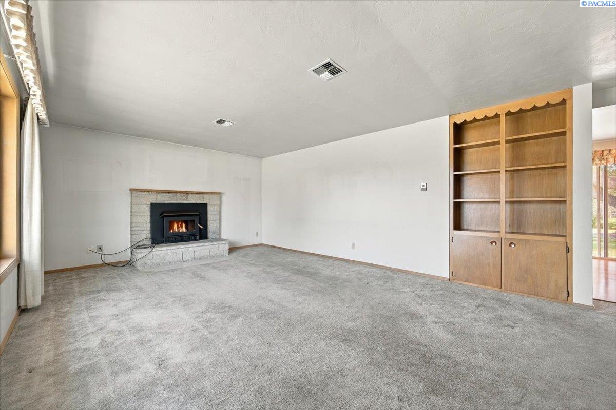 Photo 3 of Single family home for sale at 520 Road 37, Pasco, WA 99301 | MLS# PAC297002 | Listing updated on 2026-10-07