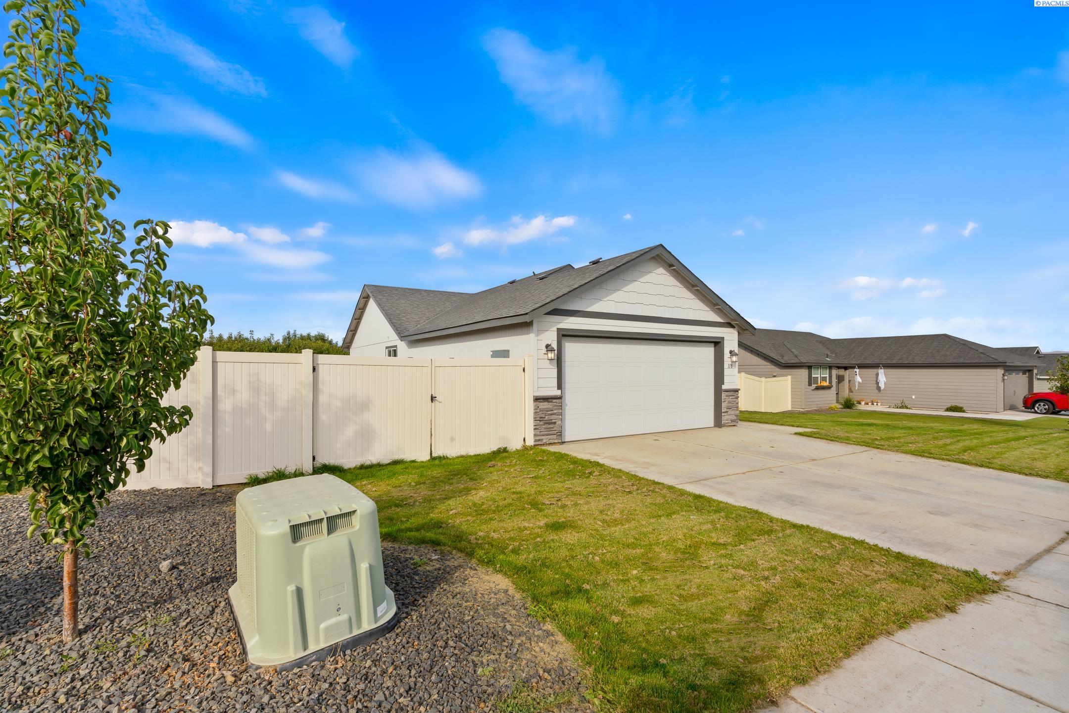 Photo 2 of Single family home for sale at 118 Bitters Loop Rd, Grandview, WA 98930 | MLS# PAC297013 | Listing updated on 2026-10-07