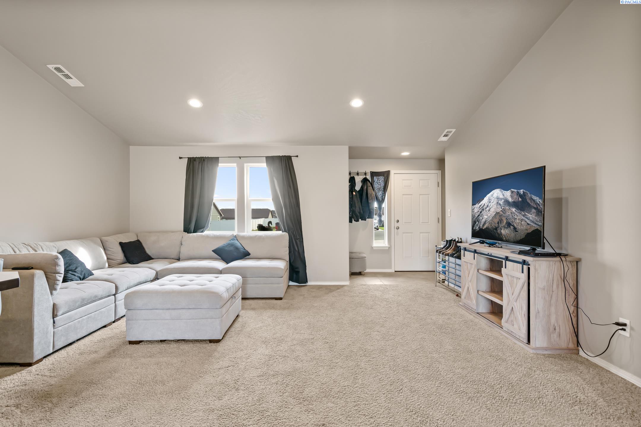 Photo 4 of Single family home for sale at 118 Bitters Loop Rd, Grandview, WA 98930 | MLS# PAC297013 | Listing updated on 2026-10-07