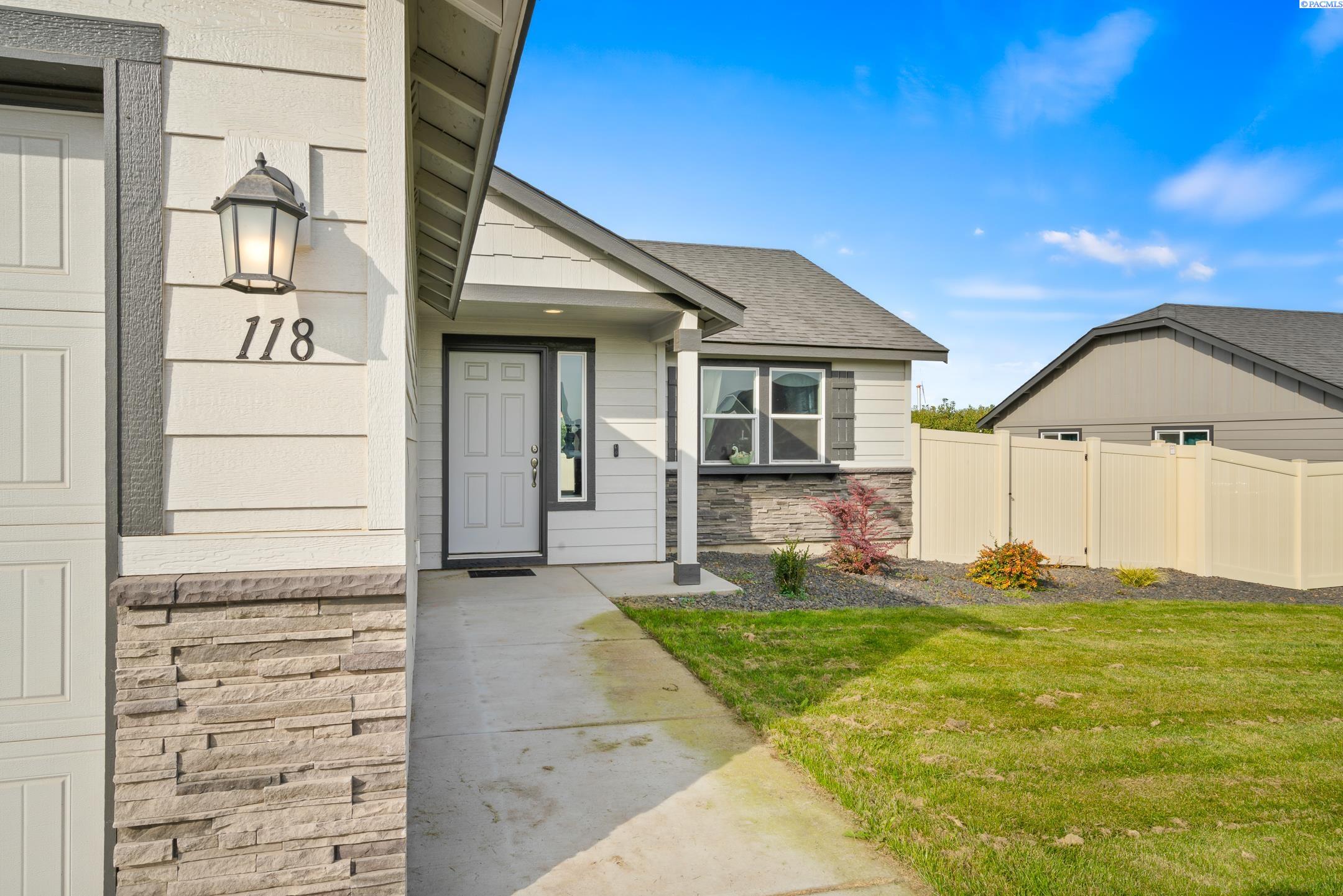 Photo 3 of Single family home for sale at 118 Bitters Loop Rd, Grandview, WA 98930 | MLS# PAC297013 | Listing updated on 2026-10-07