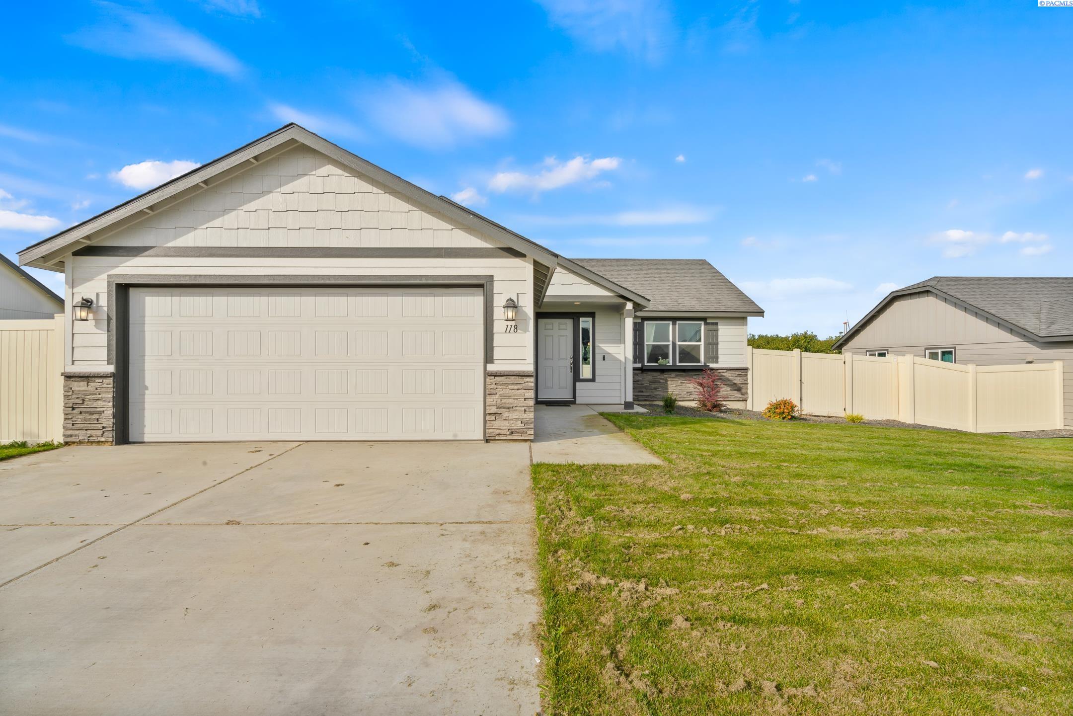 Photo 3 of Single family home for sale at 118 Bitters Loop Rd, Grandview, WA 98930 | MLS# PAC297013 | Listing updated on 2026-10-07