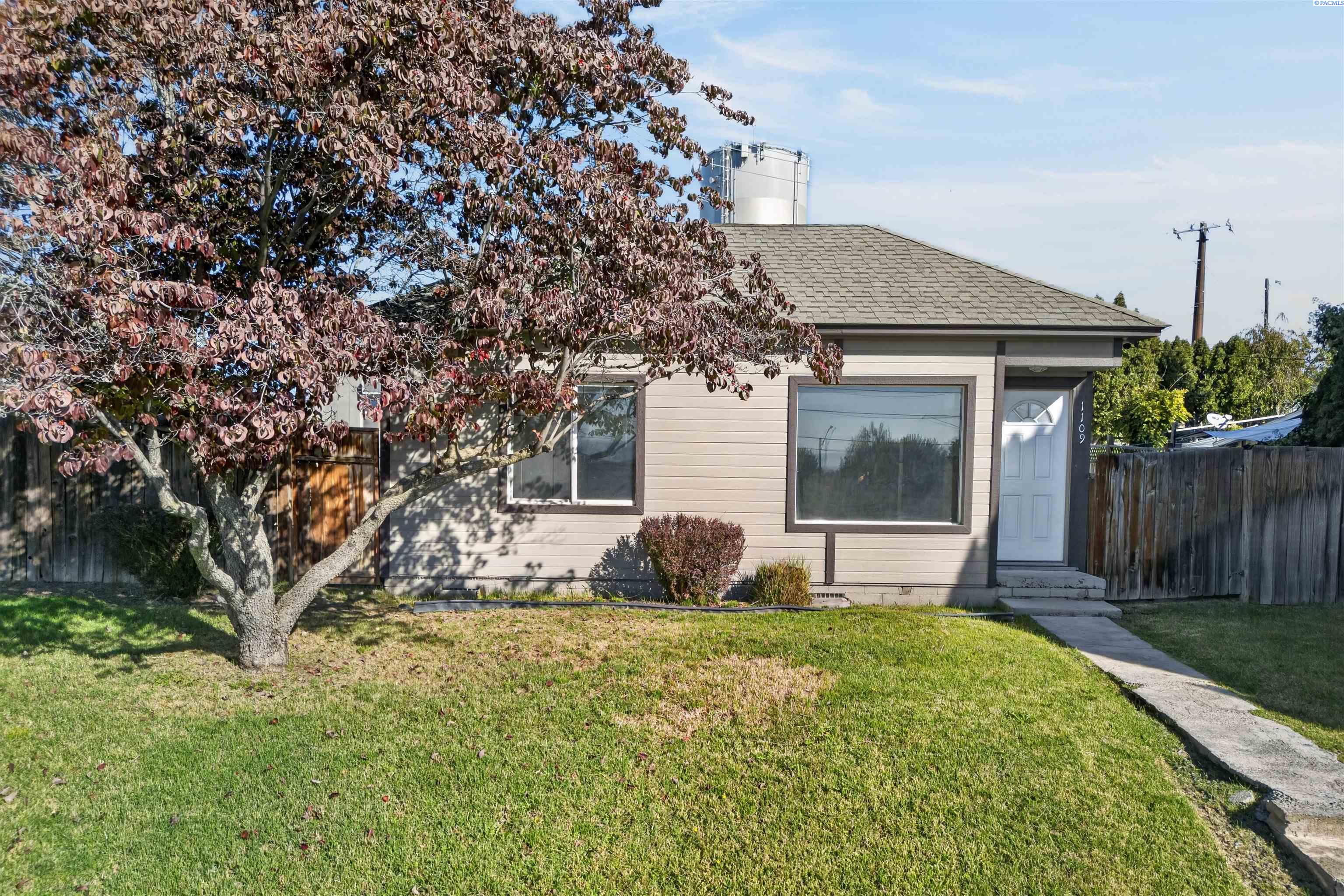 Photo 2 of Single family home for sale at 1109 Pollock Ave, Zillah, WA 98953 | MLS# PAC297014 | Listing updated on 2026-10-07