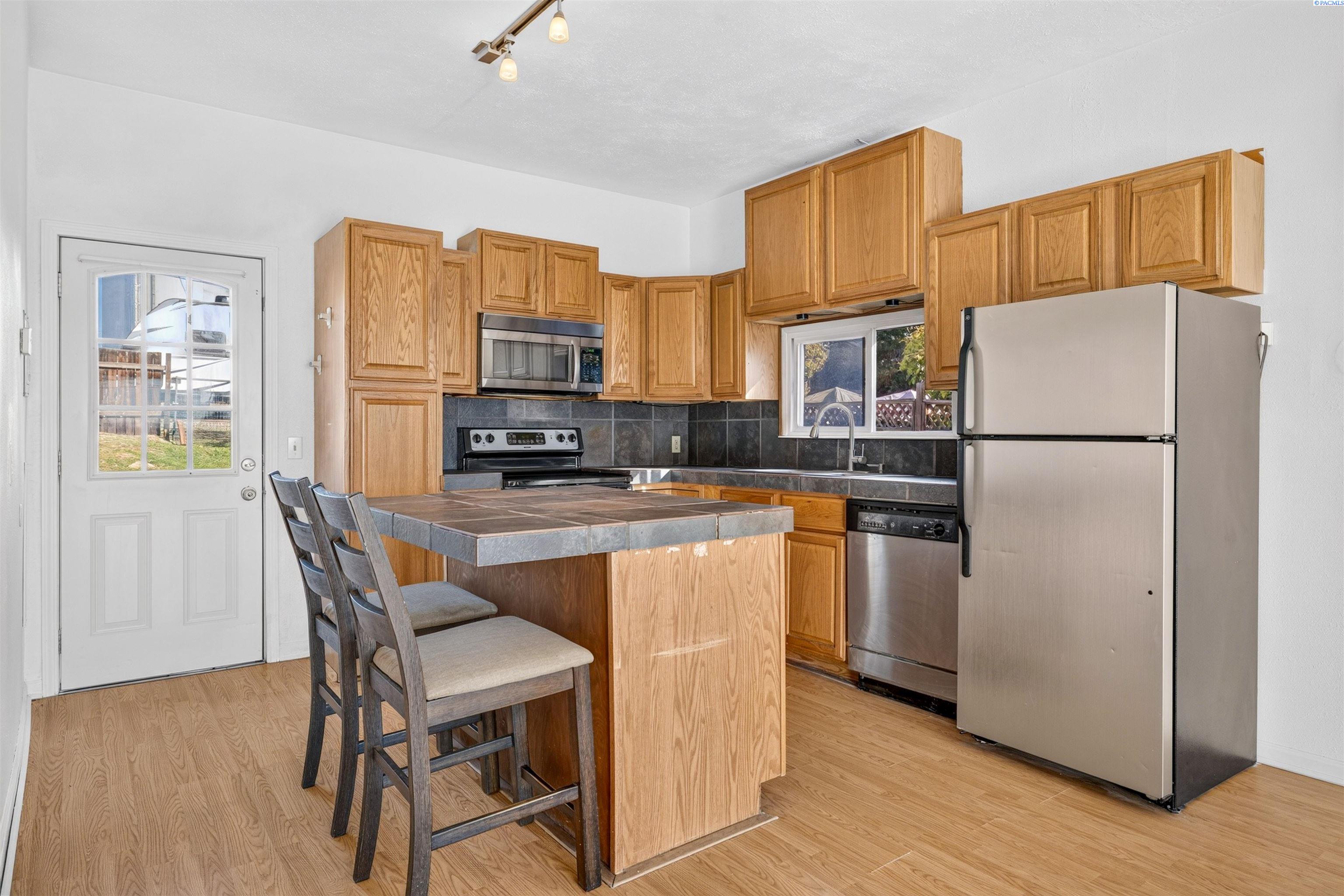 Photo 4 of Single family home for sale at 1109 Pollock Ave, Zillah, WA 98953 | MLS# PAC297014 | Listing updated on 2026-10-07