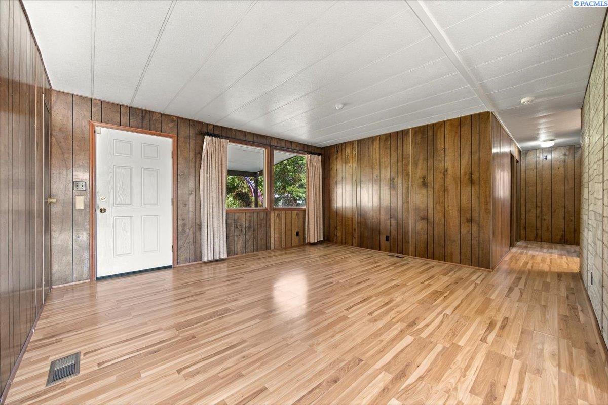 Photo 4 of Manufactured home for sale at 134 Ringhoff Rd, Burbank, WA 99323 | MLS# PAC297018 | Listing updated on 2026-10-09