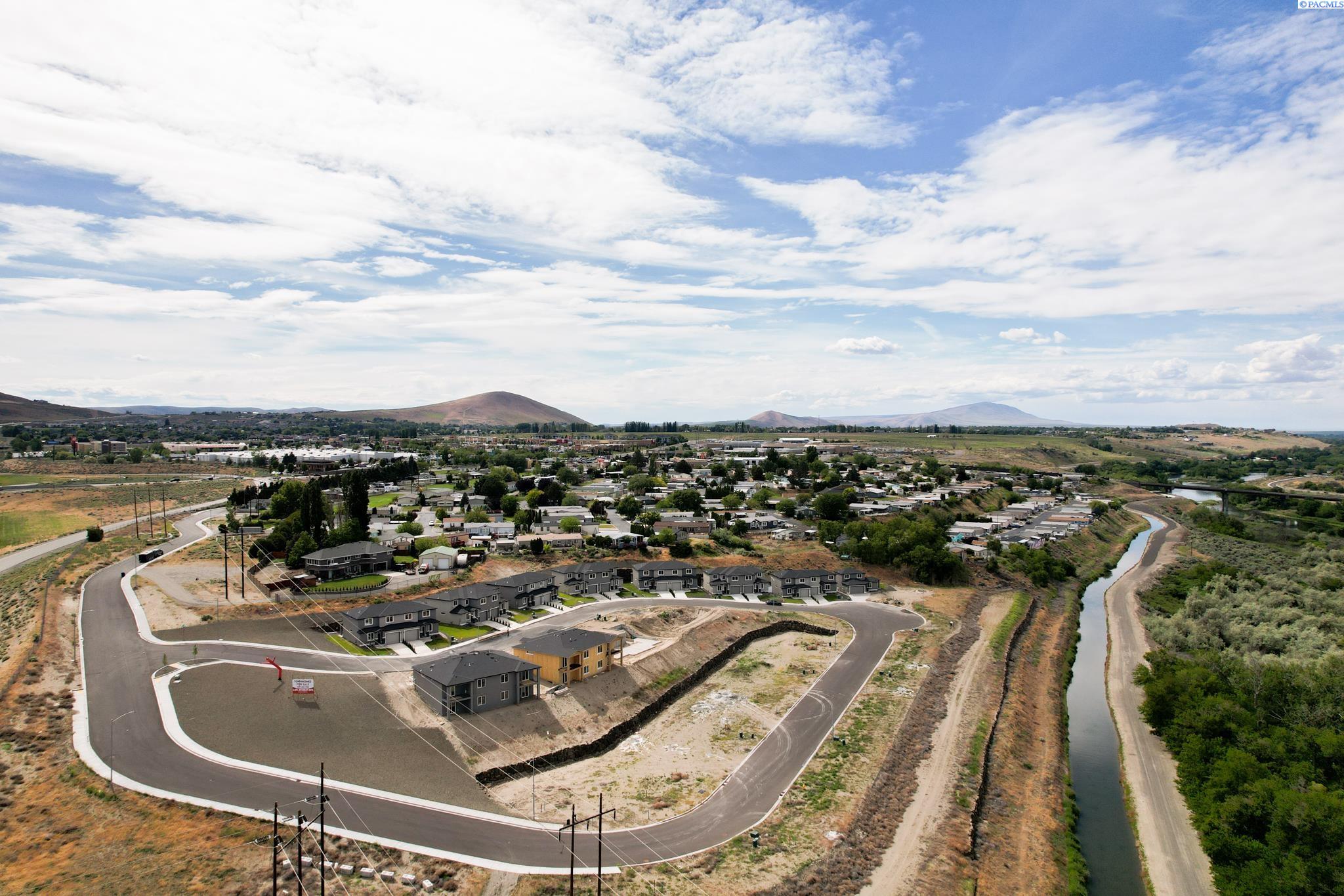 Photo 1 of Townhouse for sale at 830 Rio Vista Loop, Richland, WA 99352 | MLS# PAC297042 | Listing updated on 2026-10-08