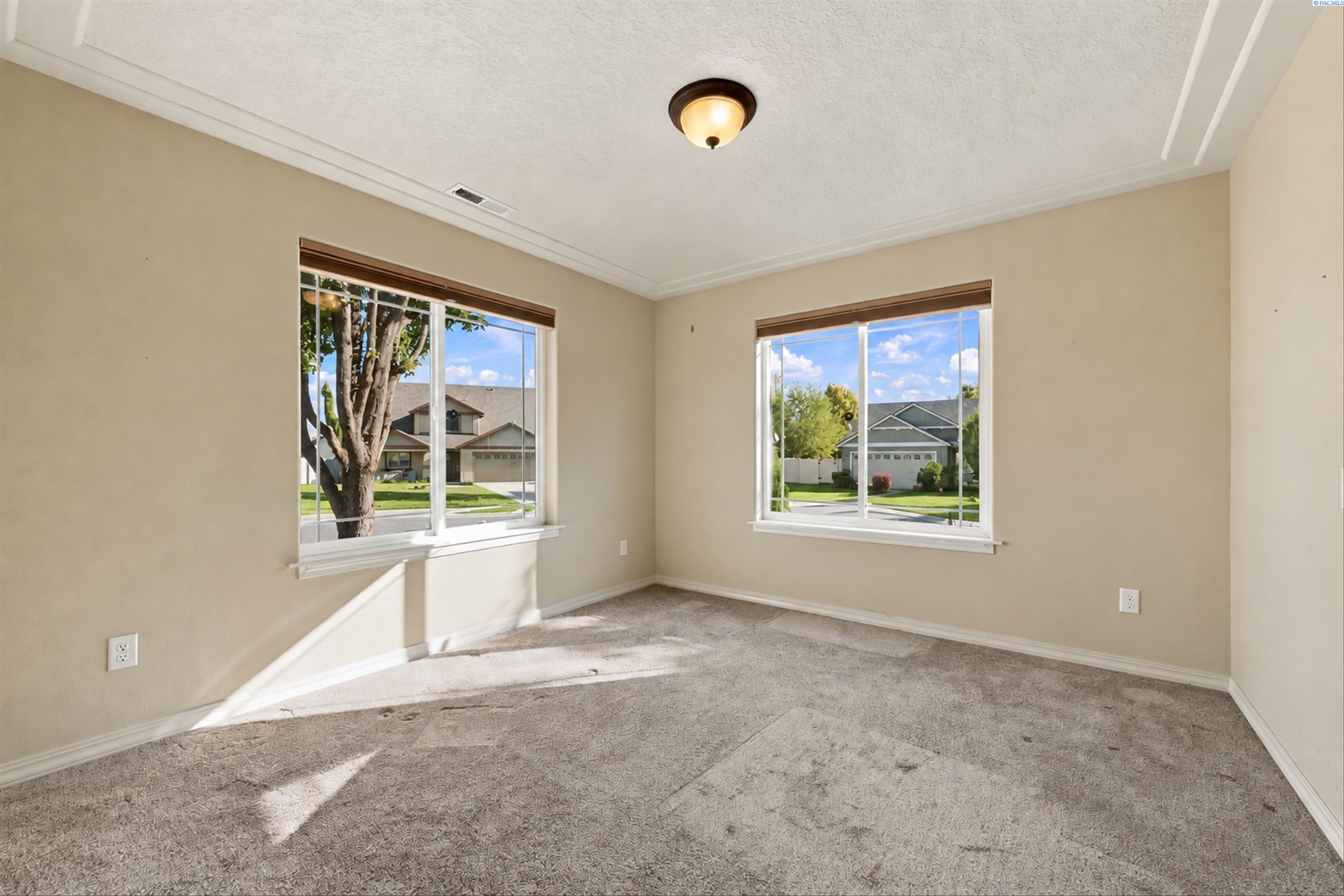 Photo 3 of Single family home for sale at 511 Lakerose Loop, Richland, WA 99352 | MLS# PAC297043 | Listing updated on 2026-10-08