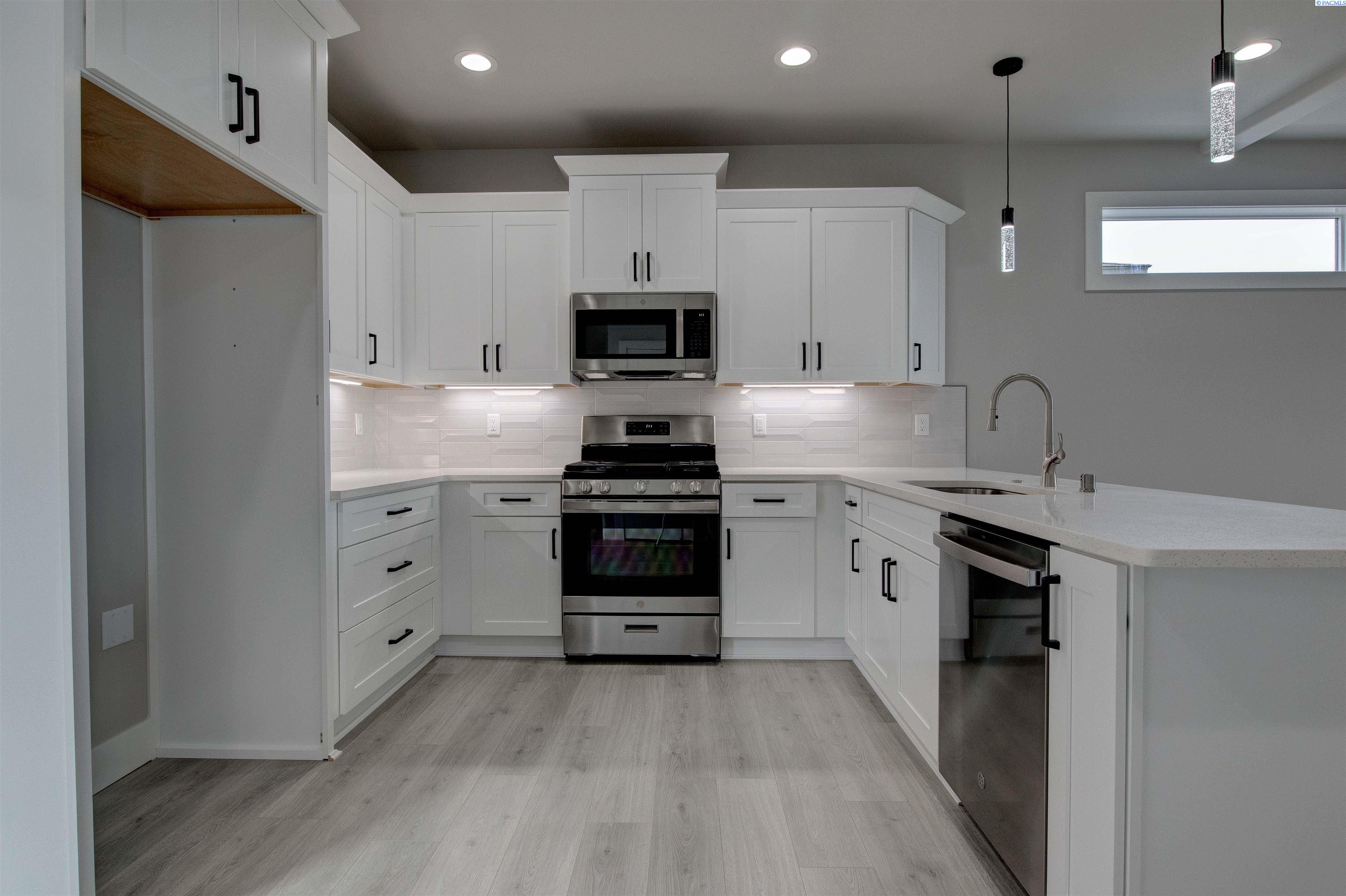 Photo 4 of Townhouse for sale at 838 Rio Vista Loop, Richland, WA 99352 | MLS# PAC297045 | Listing updated on 2026-10-08