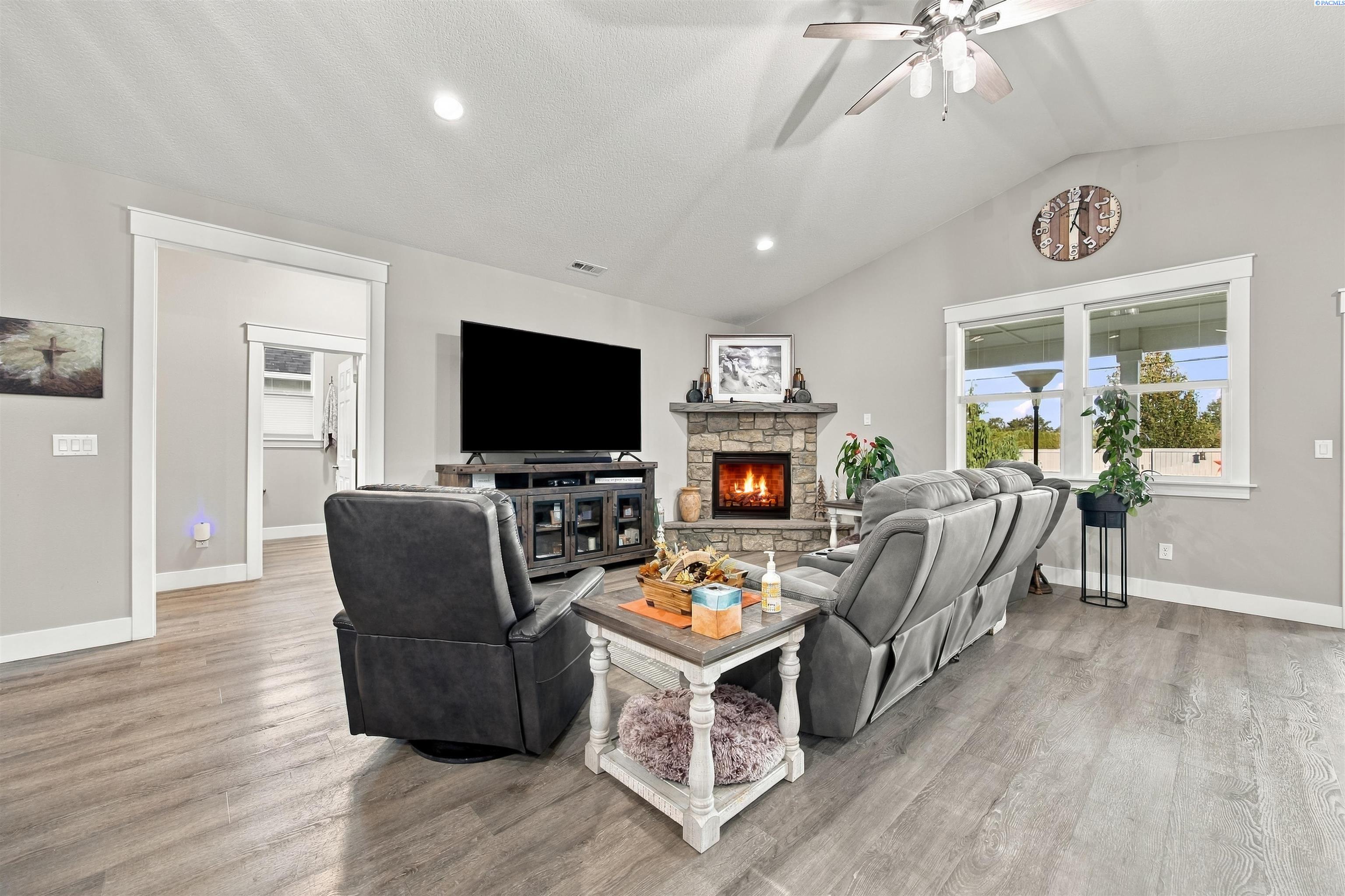 Photo 3 of Single family home for sale at 3615 S Palouse Ct, Kennewick, WA 99337 | MLS# PAC297048 | Listing updated on 2026-10-08