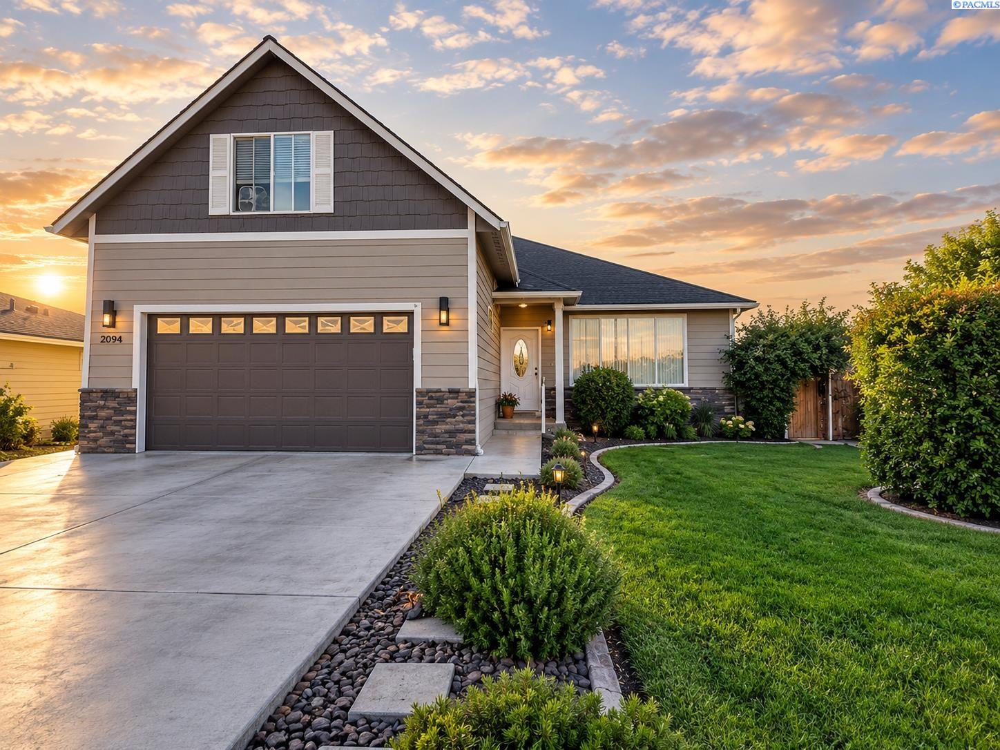 Photo 1 of Single family home for sale at 2004 Wyant Way, Grandview, WA 98930 | MLS# PAC297051 | Listing updated on 2026-10-09